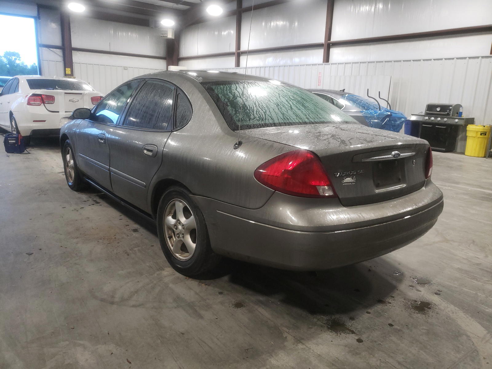 Photo 3 from auction – 2002 FORD TAURUS SE with VIN 1FAFP53U22G283454
