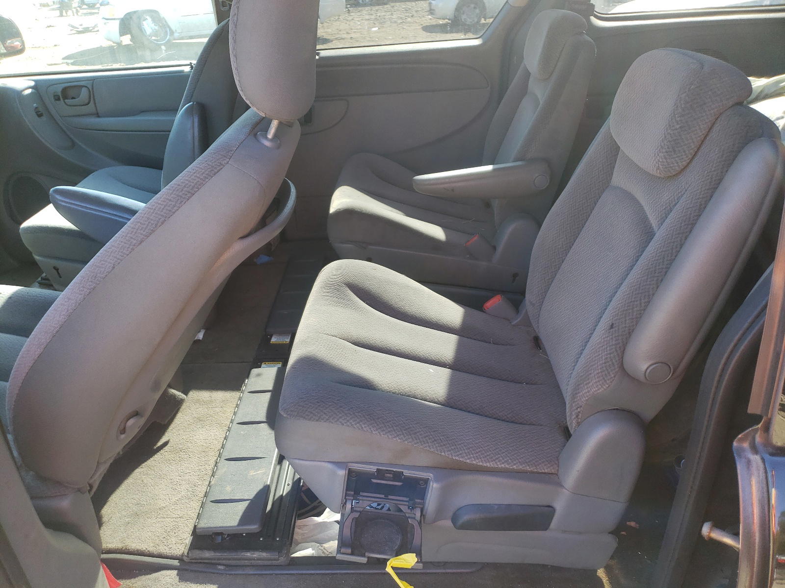 Photo 6 from auction – 2005 DODGE GRAND CARA with VIN 2D4GP44LX5R449062