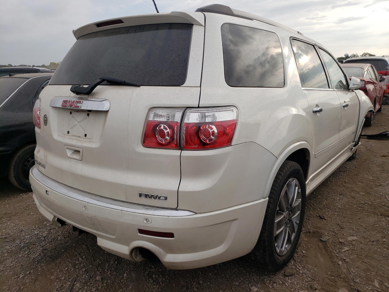 Photo 4 from auction – 2011 GMC ACADIA DEN with VIN 1GKKVTED6BJ390062
