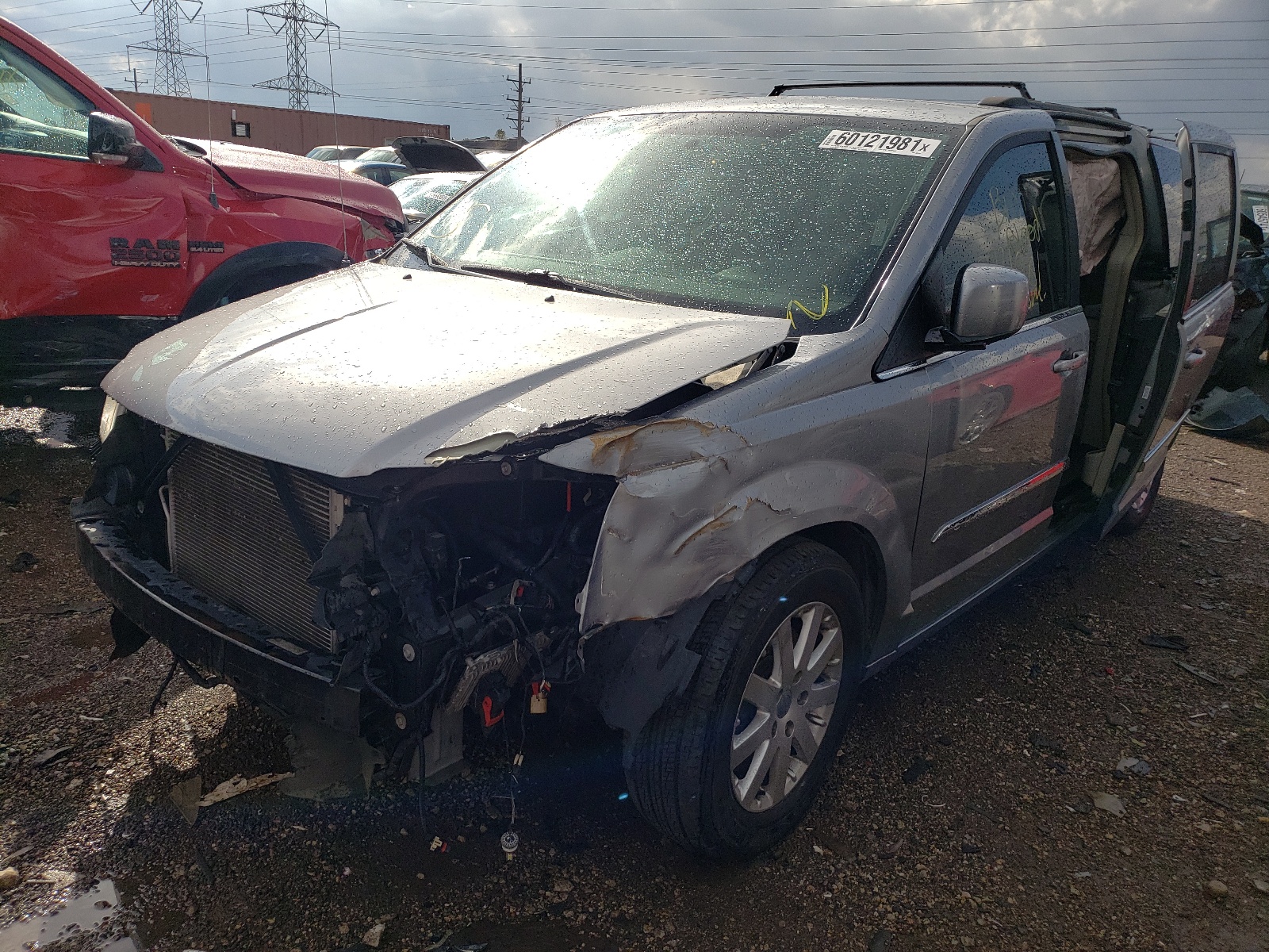 Photo 2 from auction – 2014 CHRYSLER TOWN & COU with VIN 2C4RC1BGXER207457