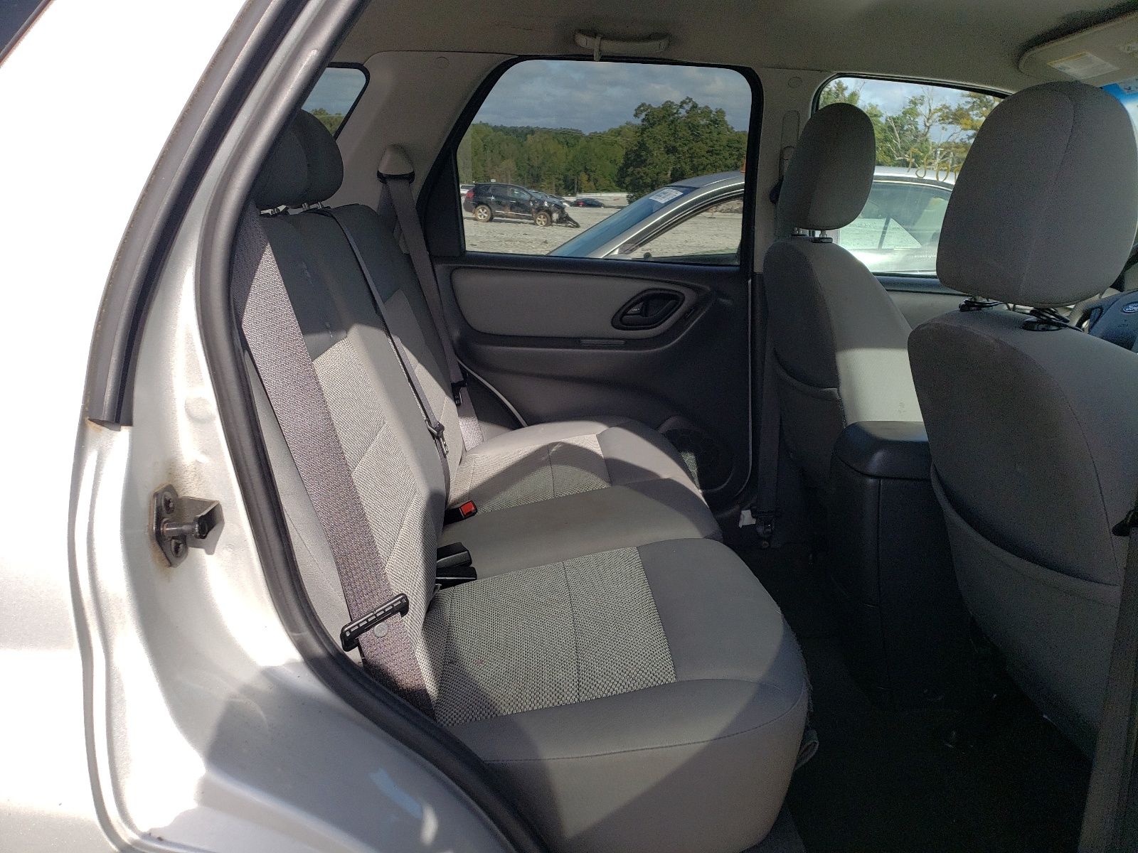 Photo 6 from auction – 2006 FORD ESCAPE XLT with VIN 1FMYU03ZX6KD47751