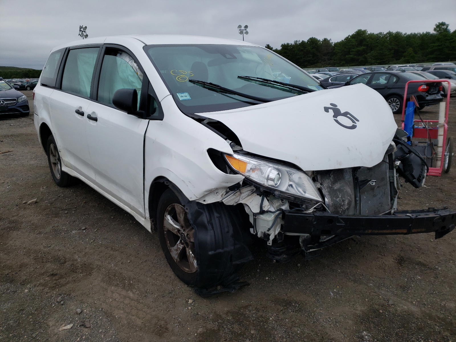 TOYOTA SIENNA L 2018 with VIN 5TDZZ3DC1JS945895 - Photo from auction