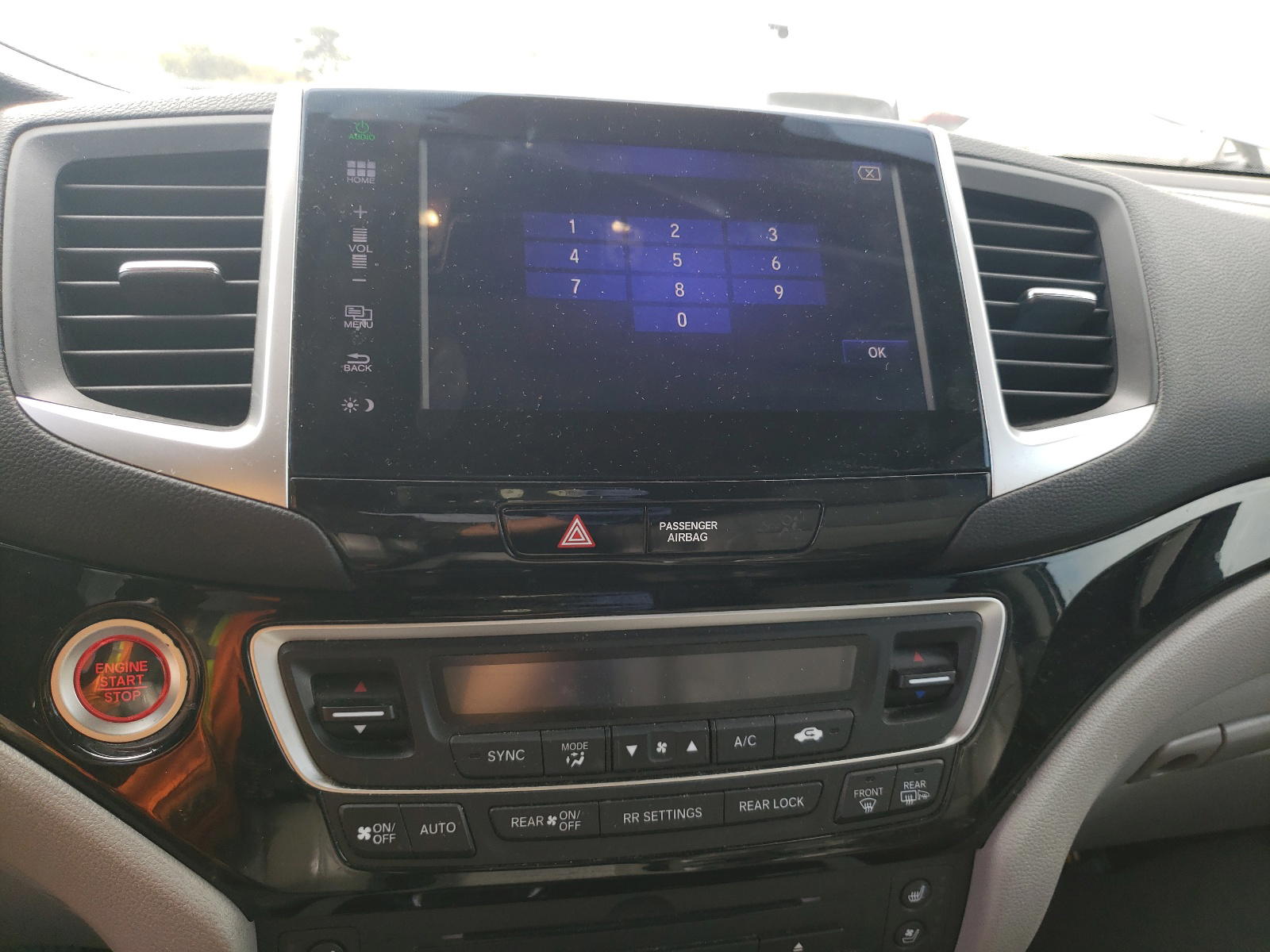 Photo 9 from auction – 2016 HONDA PILOT ELIT with VIN 5FNYF6H06GB027367