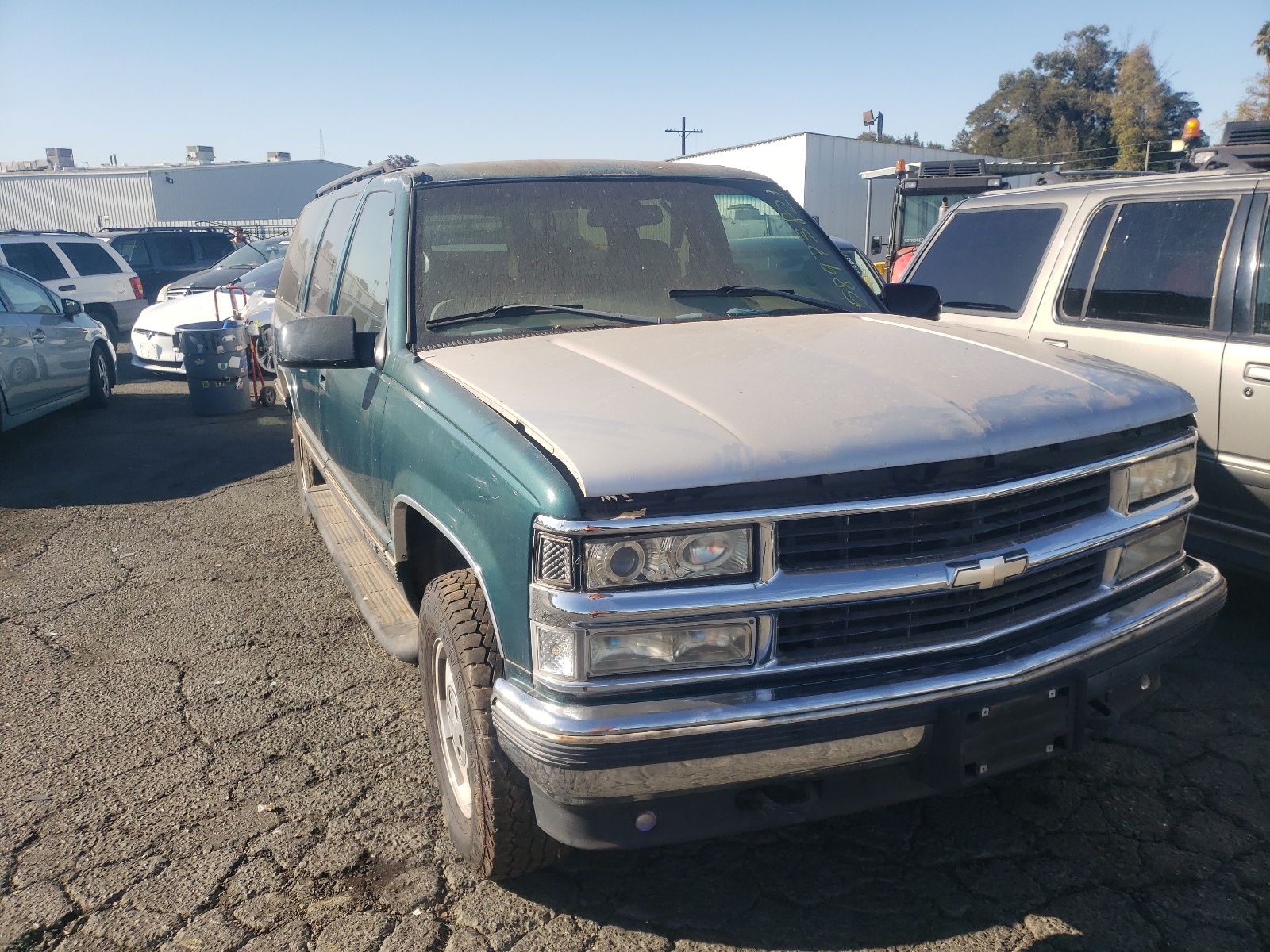 Photo 1 from auction – 1998 CHEVROLET SUBURBAN K with VIN 1GNFK16R4WJ355652