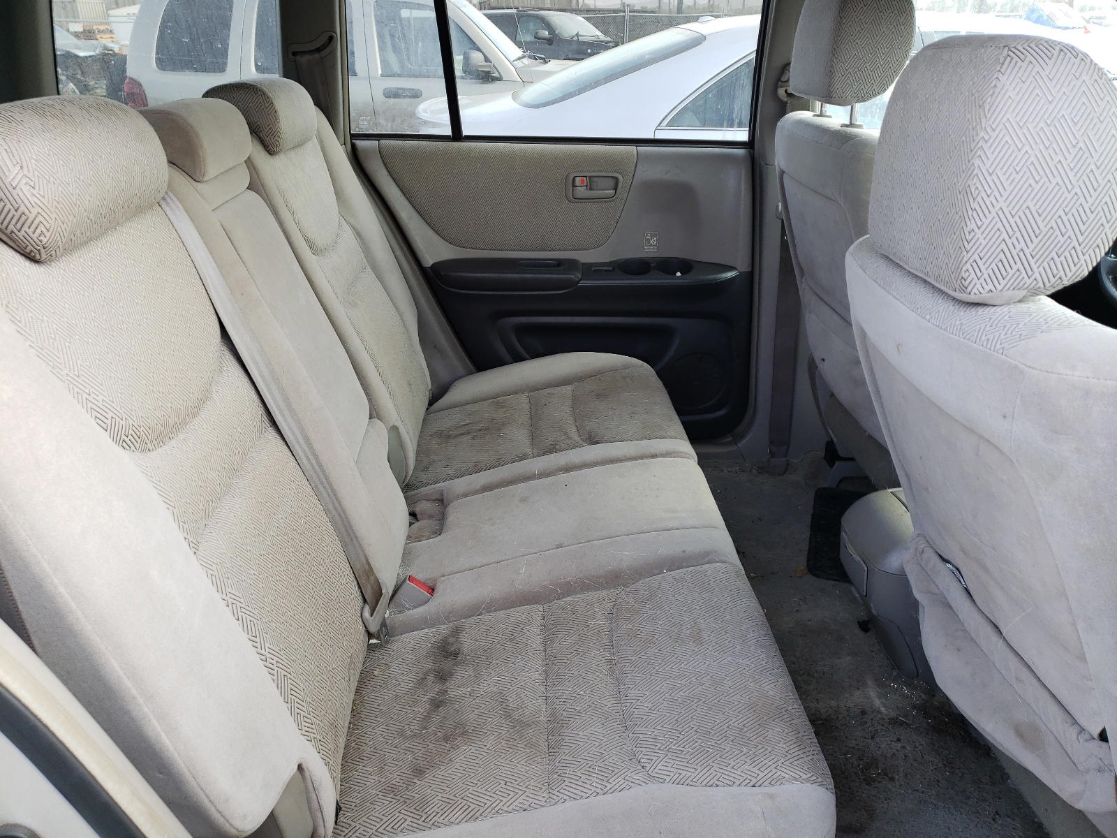 Photo 6 from auction – 2002 TOYOTA HIGHLANDER with VIN JTEHF21A620074963