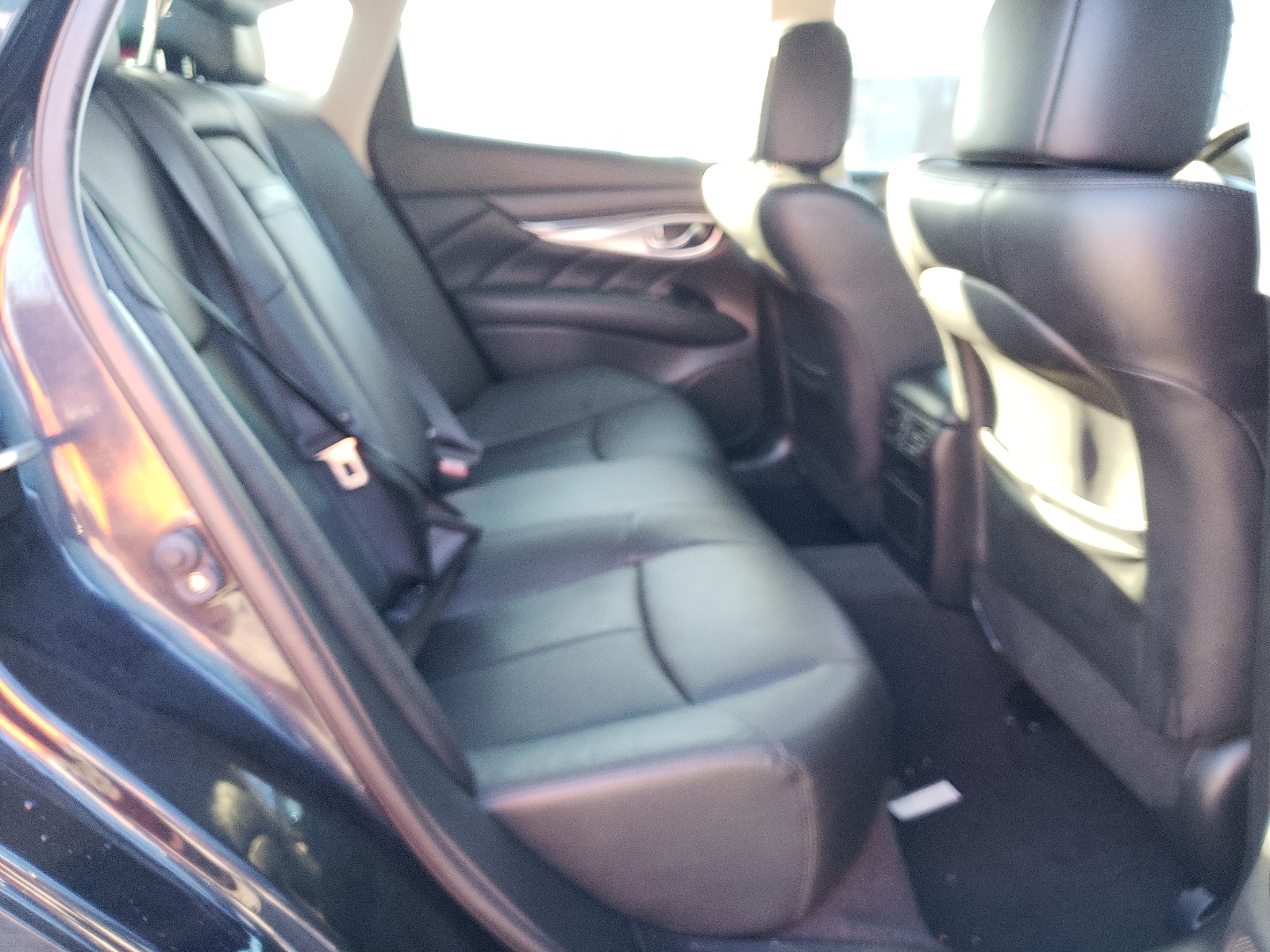 Photo 6 from auction – 2017 INFINITI Q70 3.7 with VIN JN1BY1AP2HM741390