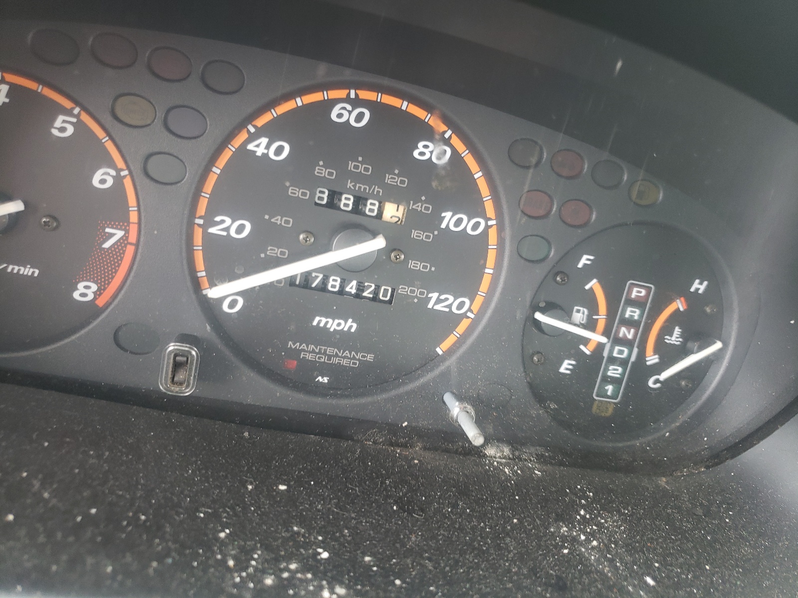 Photo 8 from auction – 2001 HONDA CR-V LX with VIN JHLRD28401S015606