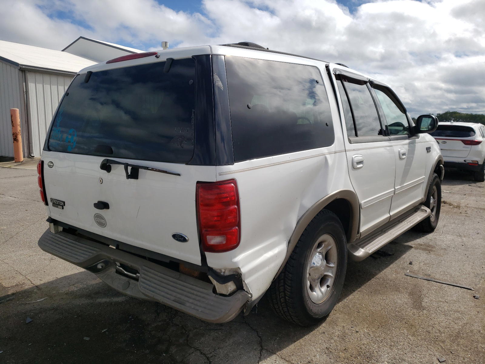 Photo 4 from auction – 2000 FORD EXPEDITION with VIN 1FMPU18L0YLA20875