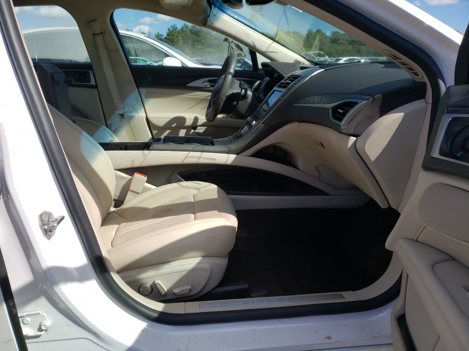 Photo 5 from auction – 2019 LINCOLN MKZ RESERV with VIN 3LN6L5D94KR623336