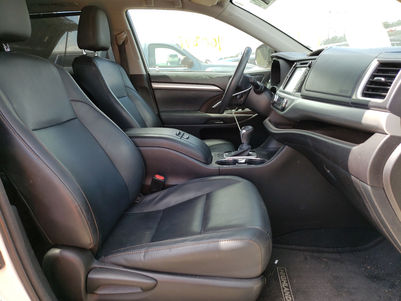 صورة رقم 5 من المزاد - 2015 TOYOTA HIGHLANDER مع VIN 5TDKKRFH5FS077991