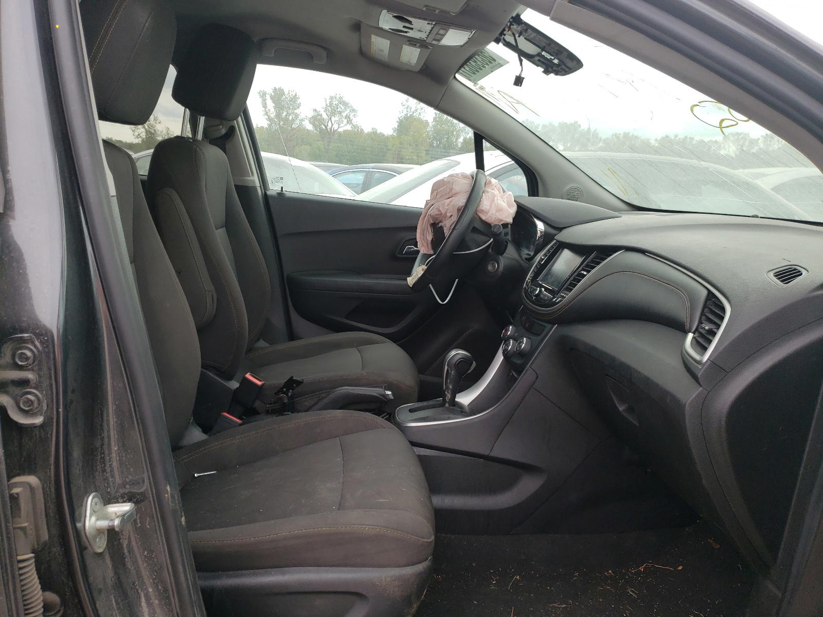 Photo 5 from auction – 2017 CHEVROLET TRAX 1LT with VIN 3GNCJLSB8HL284462