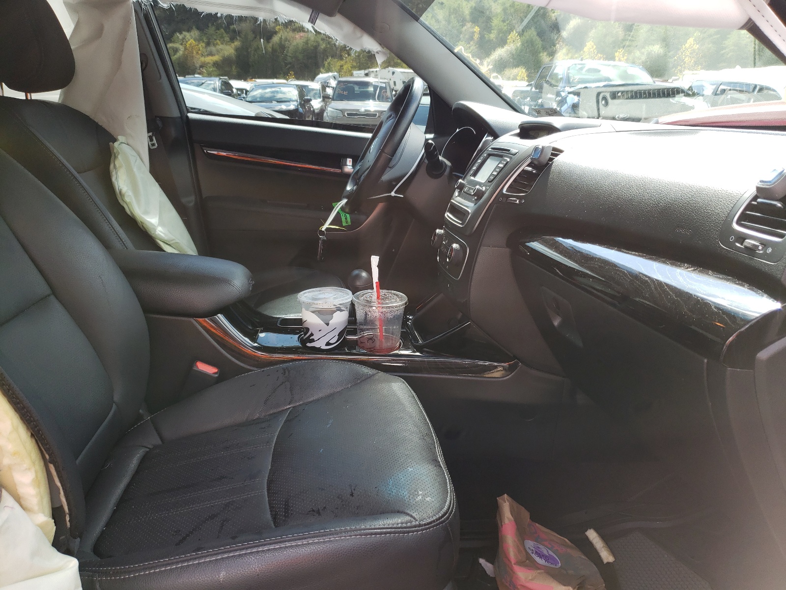 Photo 5 from auction – 2015 KIA SORENTO EX with VIN 5XYKUDA74FG602810