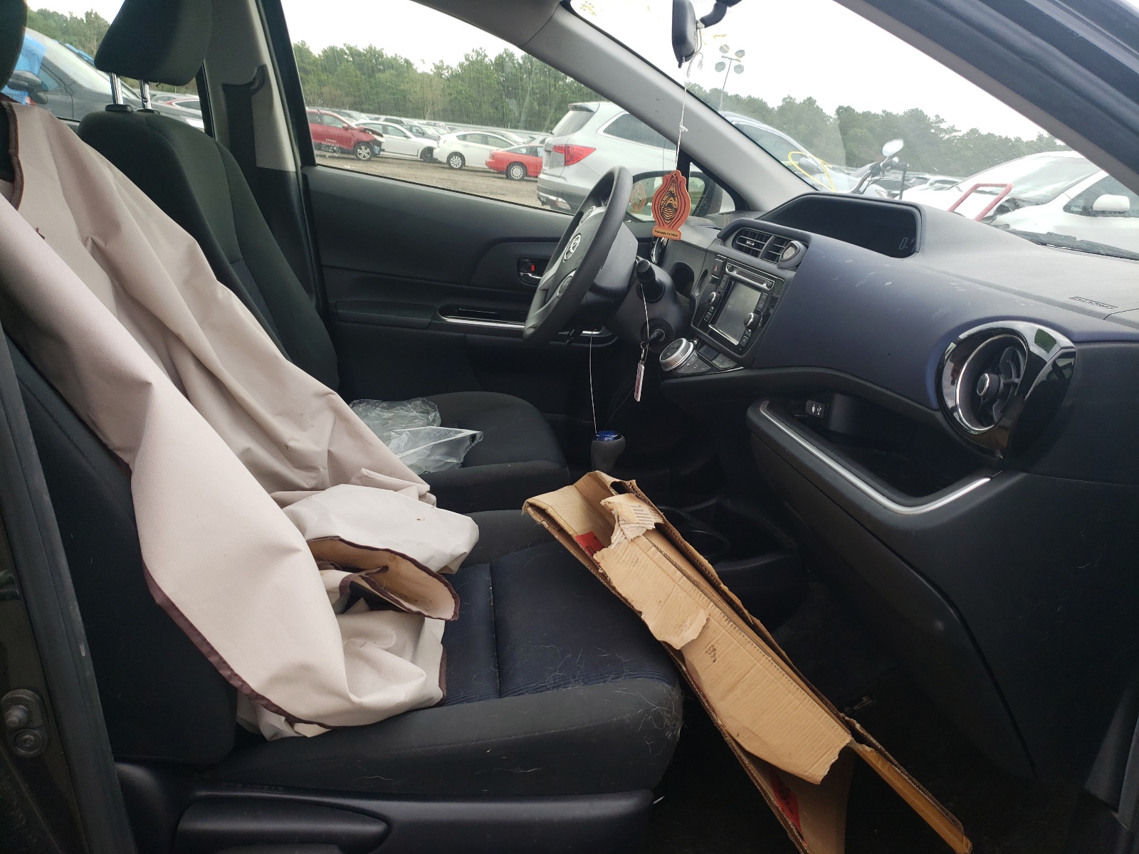 Photo 5 from auction – 2015 TOYOTA PRIUS C with VIN JTDKDTB33F1113711