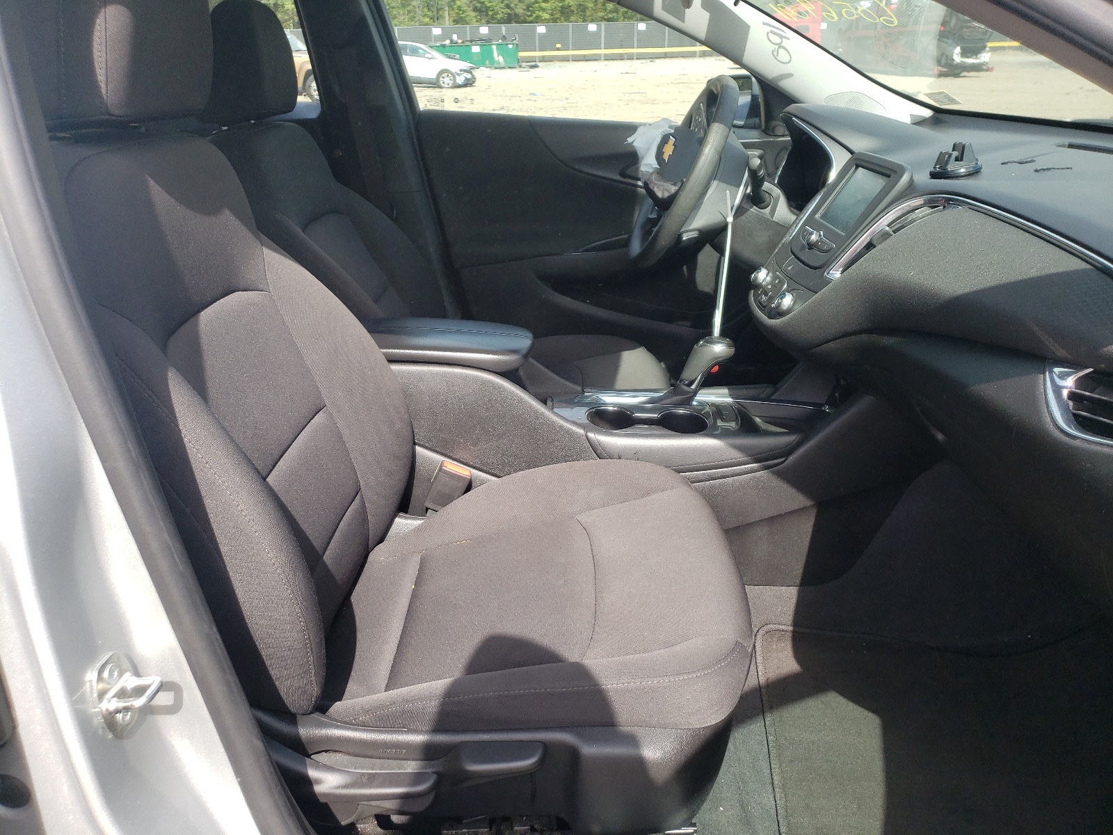 Photo 5 from auction – 2018 CHEVROLET MALIBU LT with VIN 1G1ZD5ST8JF267555
