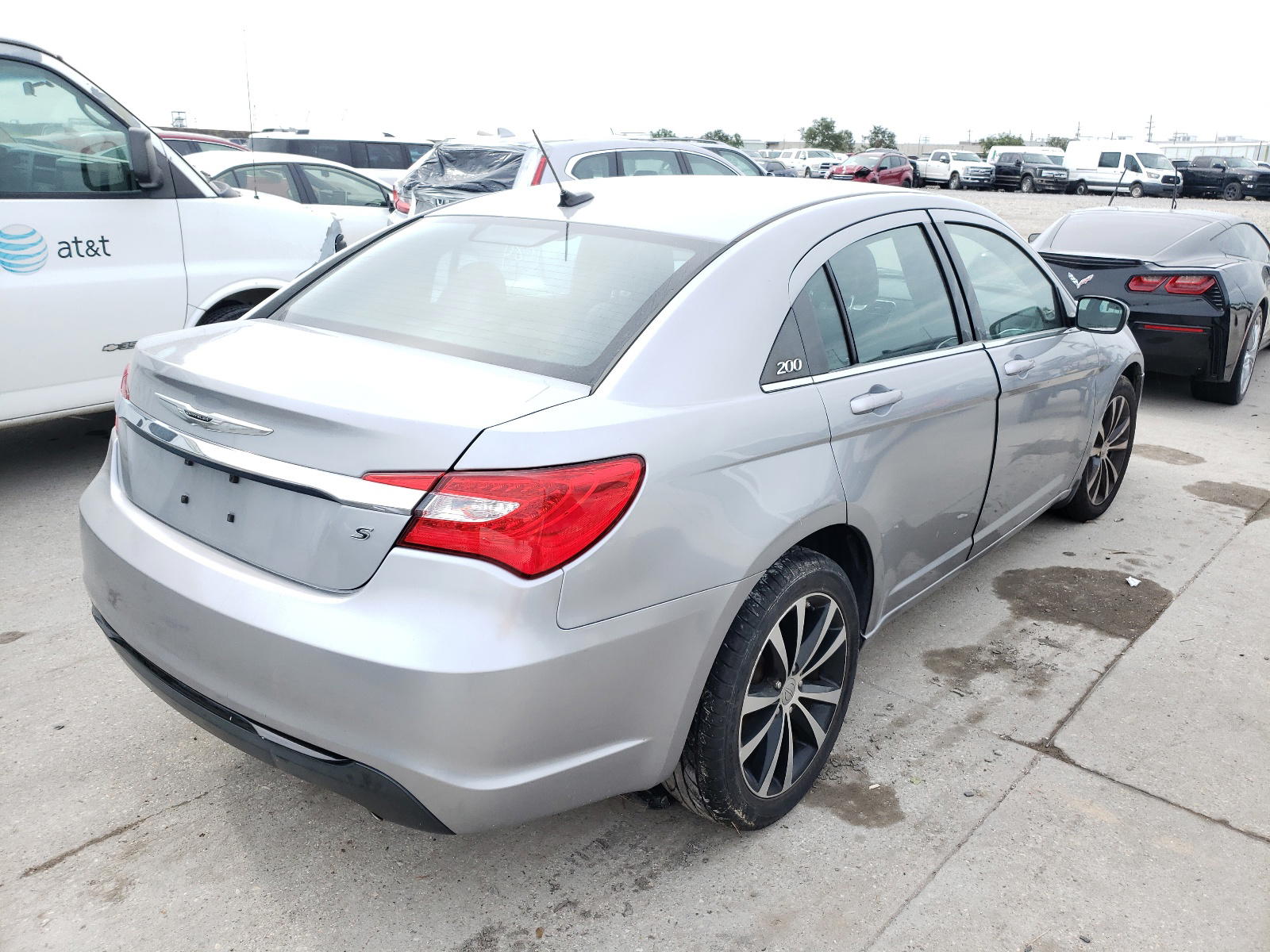 Photo 4 from auction – 2013 CHRYSLER 200 TOURIN with VIN 1C3CCBBG1DN744701