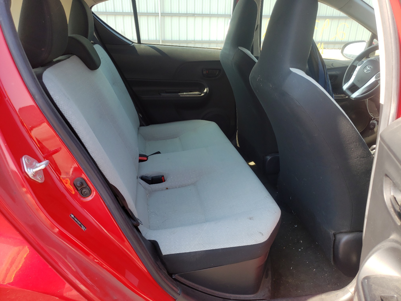 Photo 6 from auction – 2015 TOYOTA PRIUS C with VIN JTDKDTB35F1586056