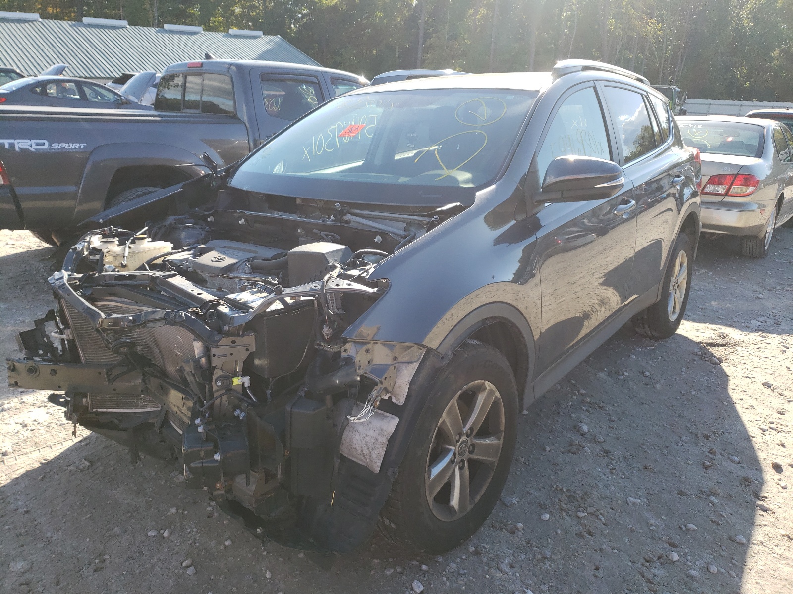 Photo 2 from auction – 2015 TOYOTA RAV4 XLE with VIN 2T3RFREVXFW290461