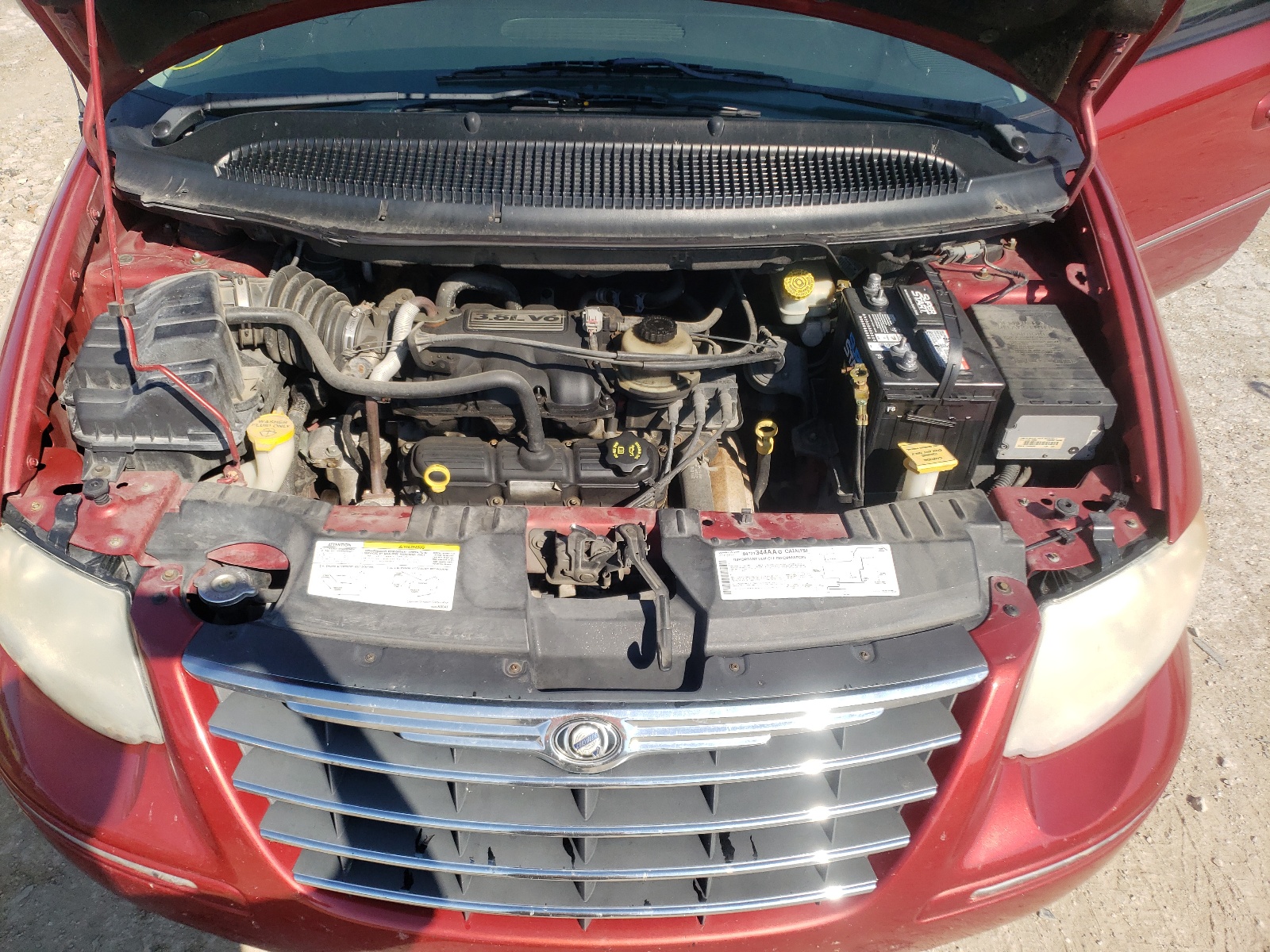 Photo 7 from auction – 2005 CHRYSLER TOWN & COU with VIN 2C4GP54L45R468984