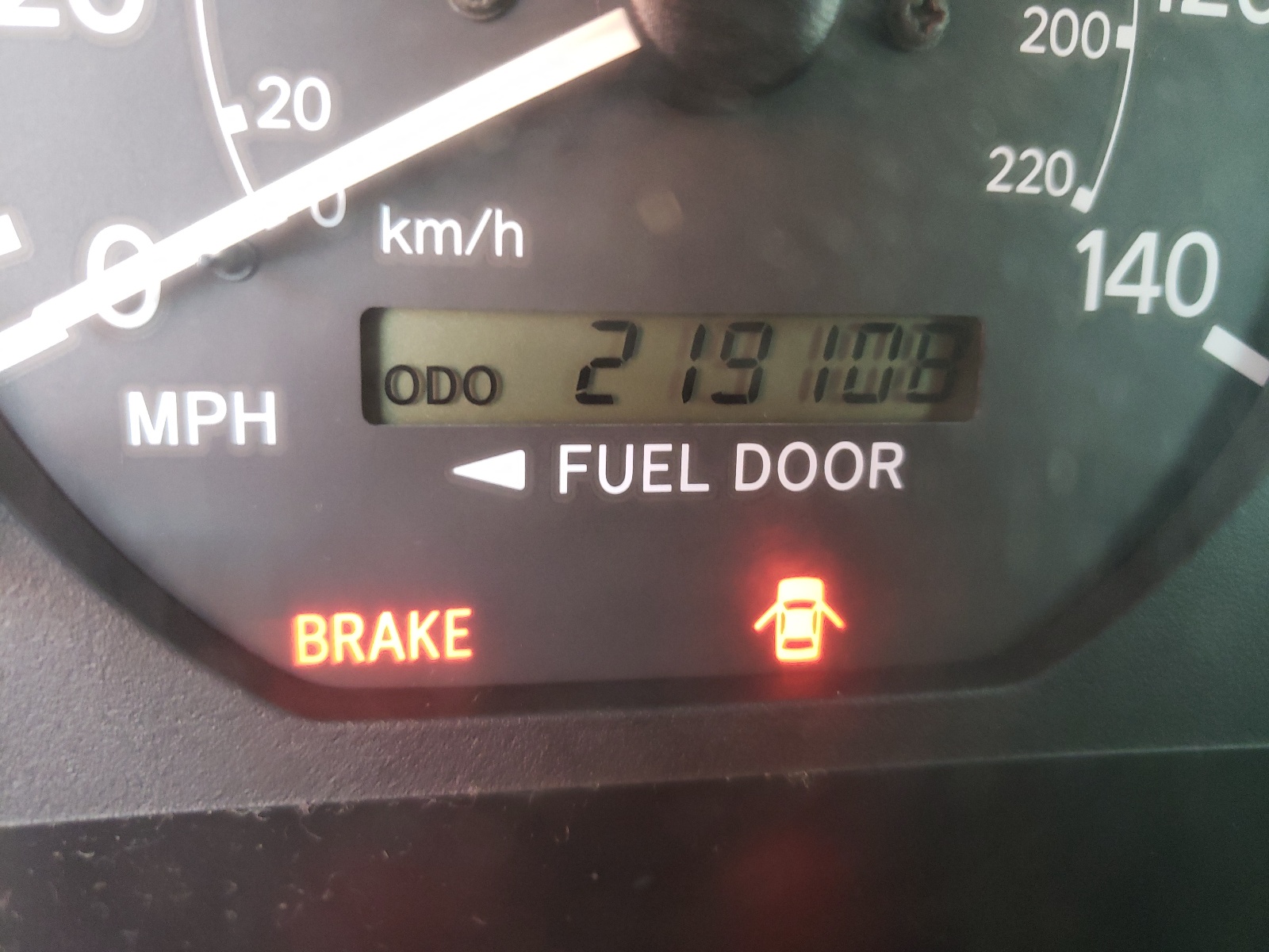 Photo 8 from auction – 2000 TOYOTA CAMRY CE with VIN 4T1BG22K9YU628573