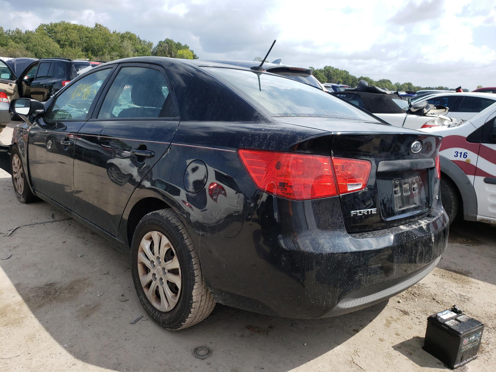 Photo 3 from auction – 2013 KIA FORTE EX with VIN KNAFU4A27D5703770