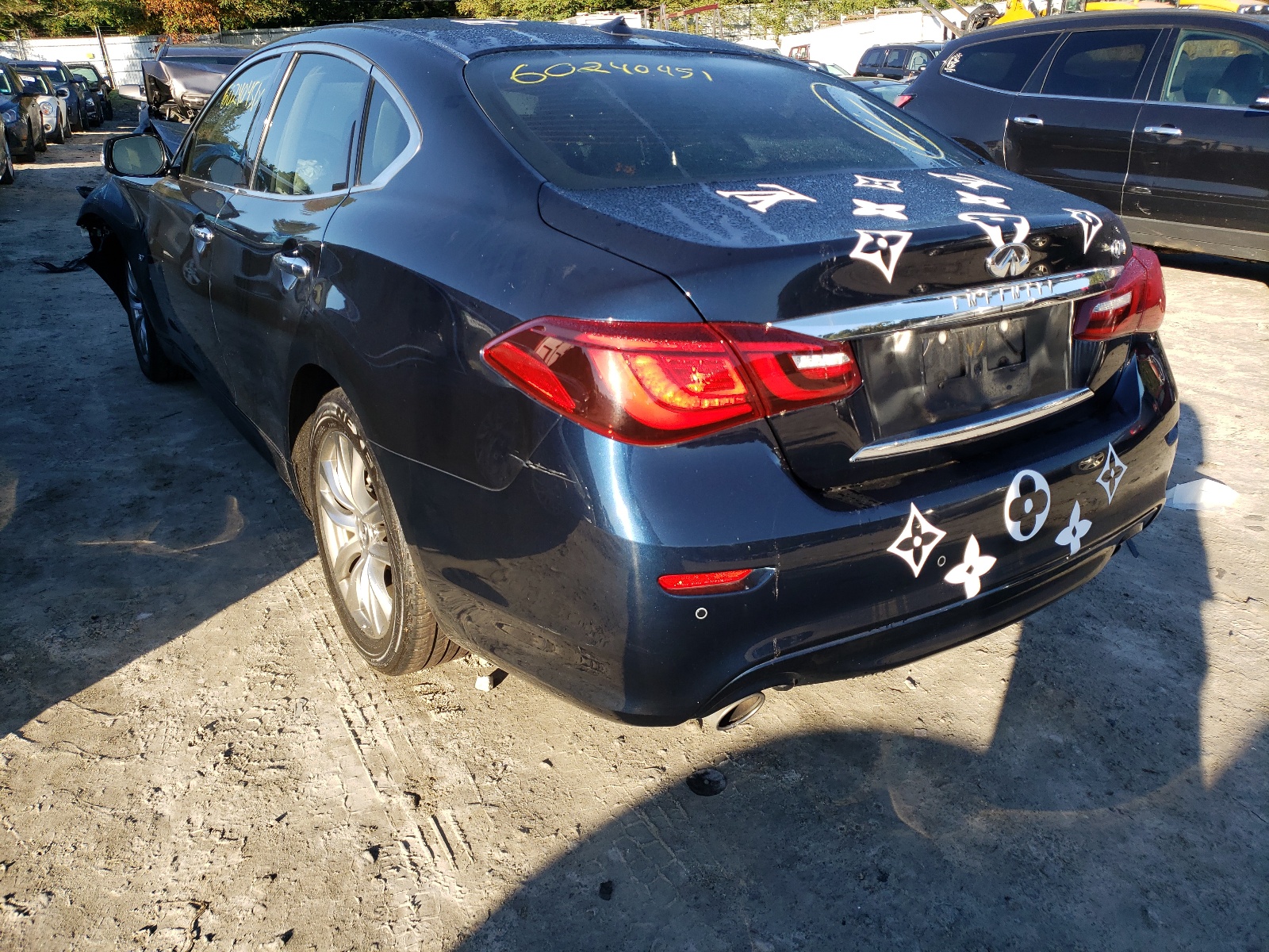 Photo 3 from auction – 2017 INFINITI Q70 3.7 with VIN JN1BY1AP2HM741390