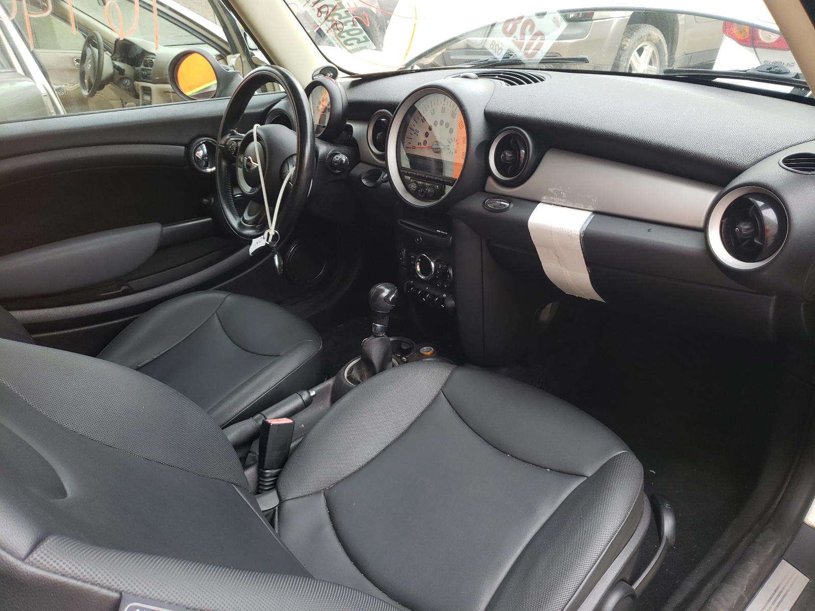 Photo 5 from auction – 2011 MINI COOPER with VIN WMWSU3C55BT093344
