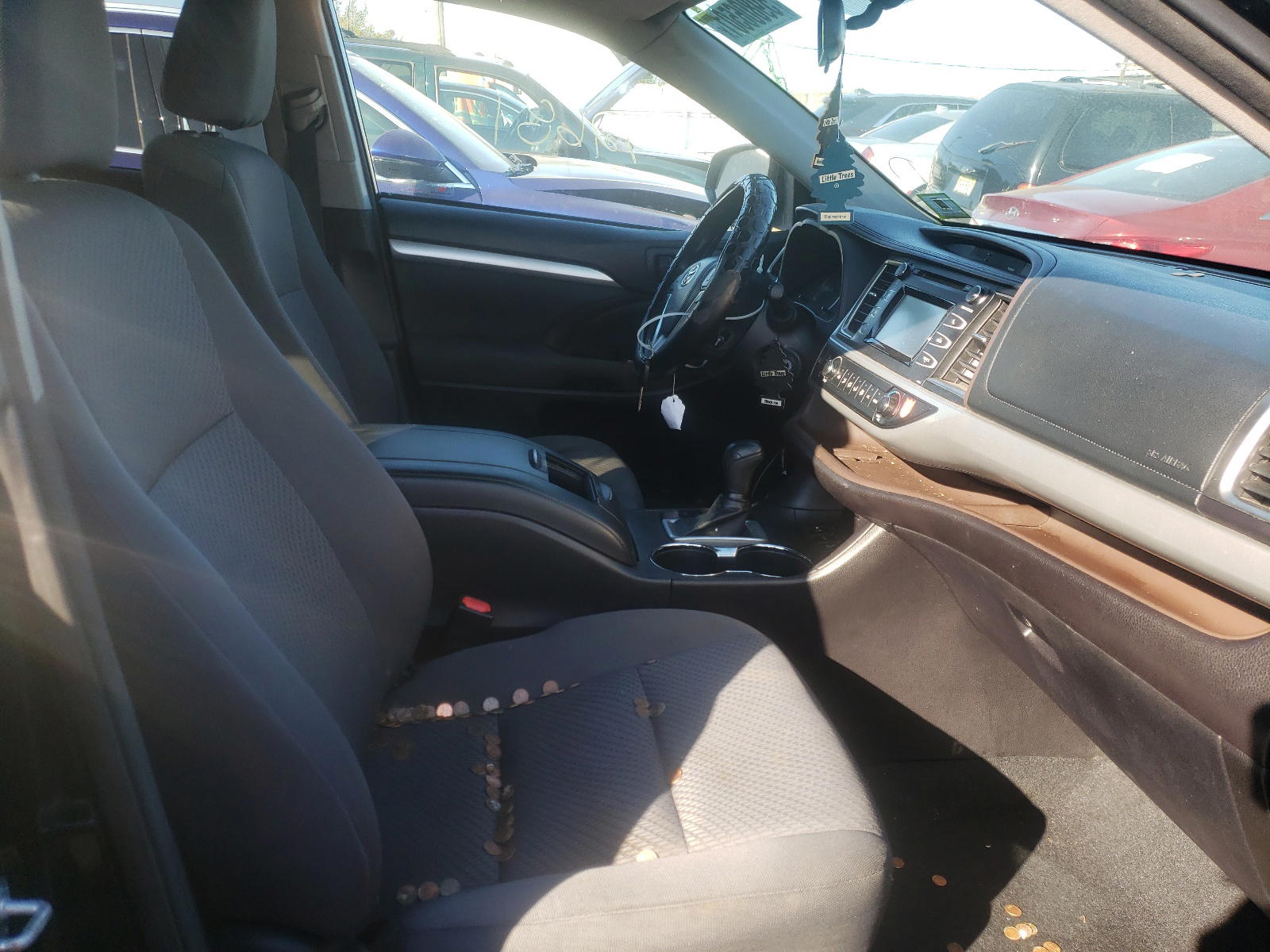 Photo 5 from auction – 2015 TOYOTA HIGHLANDER with VIN 5TDBKRFH6FS138040