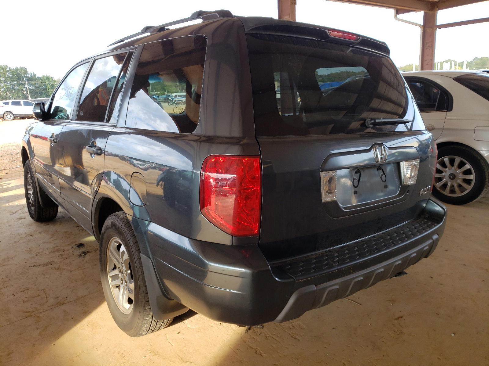 Photo 3 from auction – 2004 HONDA PILOT EXL with VIN 2HKYF18574H554135