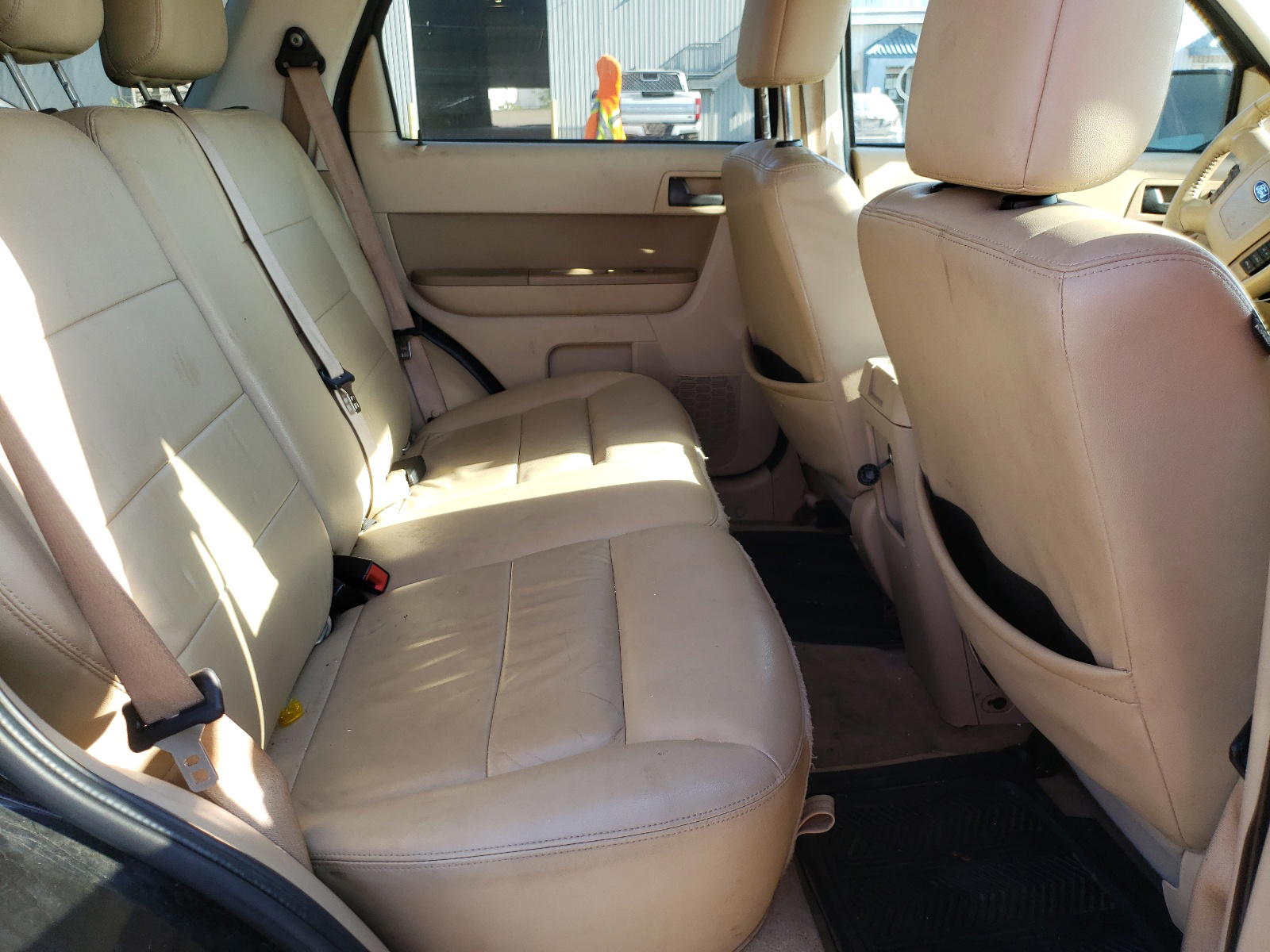 Photo 6 from auction – 2010 FORD ESCAPE XLT with VIN 1FMCU9D78AKB26153