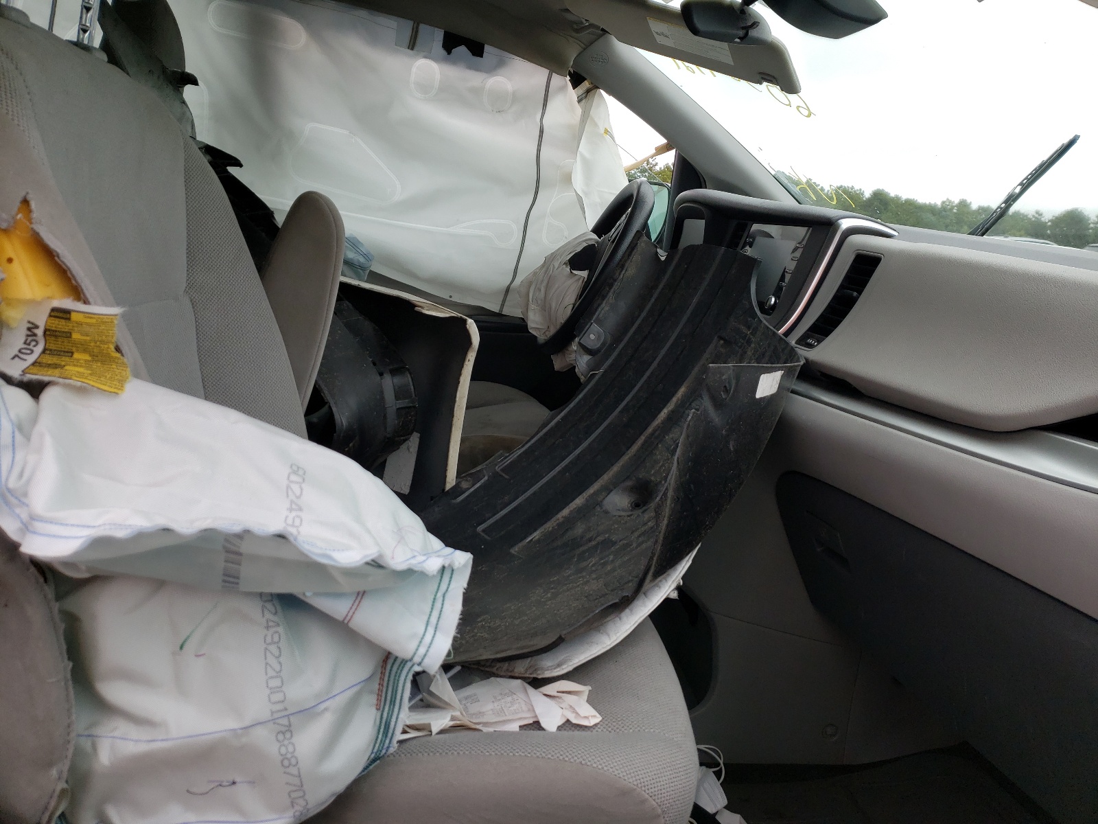 Фото 5 с аукциона – 2018 TOYOTA SIENNA L с VIN 5TDZZ3DC1JS945895