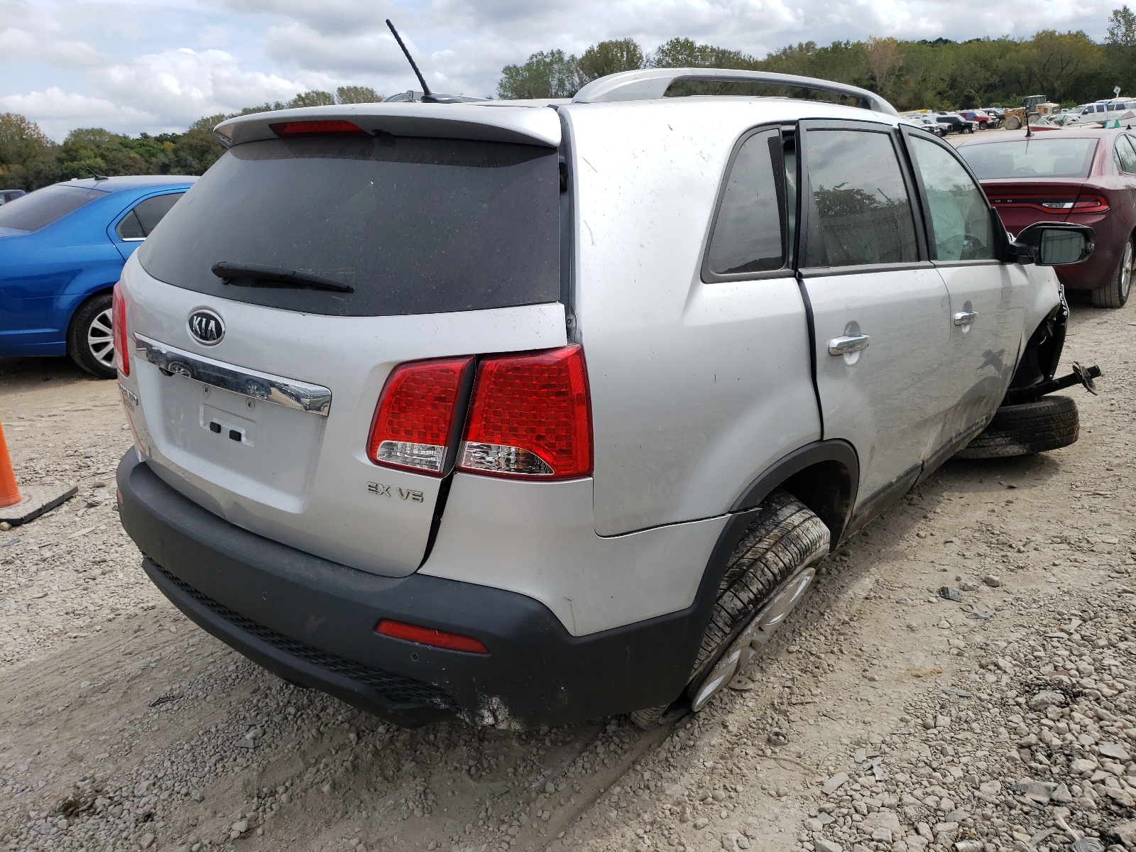 Photo 4 from auction – 2011 KIA SORENTO EX with VIN 5XYKU4A2XBG172022