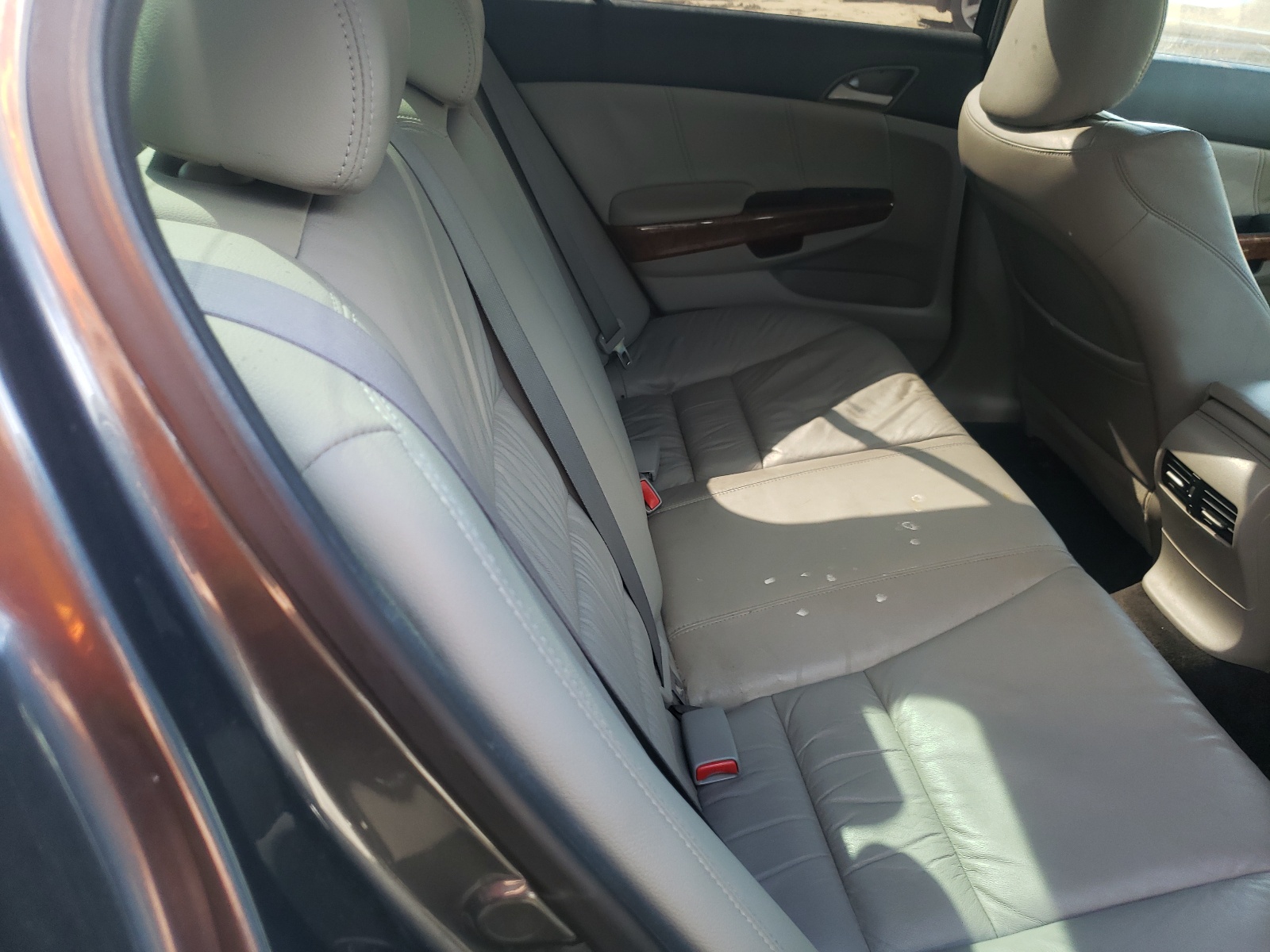 Photo 17 from auction – 2011 HONDA ACCORD EXL with VIN 1HGCP3F84BA011038