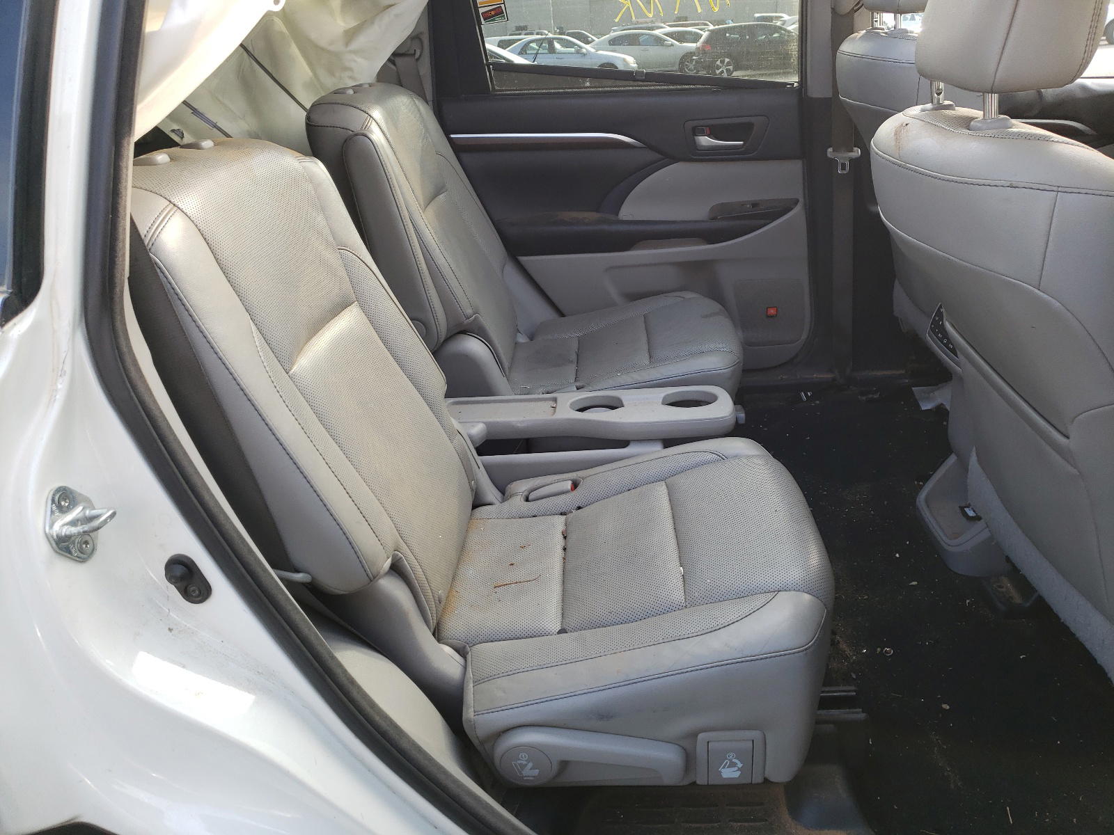 Photo 6 from auction – 2016 TOYOTA HIGHLANDER with VIN 5TDYKRFH3GS179513