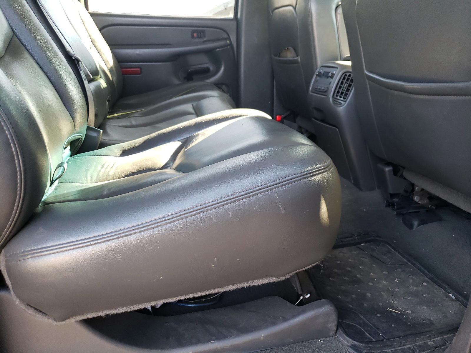 Photo 6 from auction – 2005 CHEVROLET SILVERADO with VIN 1GCHK23255F915839
