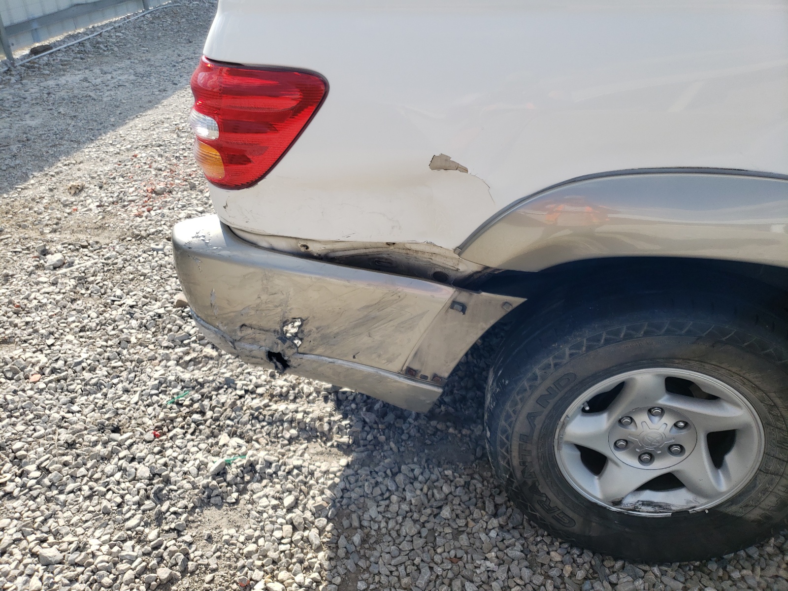 Photo 9 from auction – 2001 TOYOTA SEQUOIA SR with VIN 5TDZT34AX1S027014
