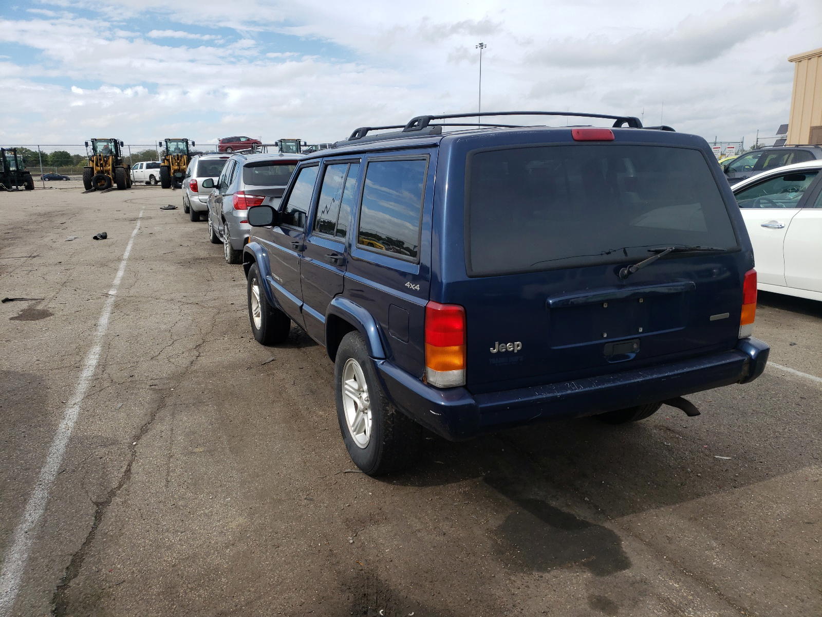 Photo 3 from auction – 2001 JEEP CHEROKEE C with VIN 1J4FF58S71L574391