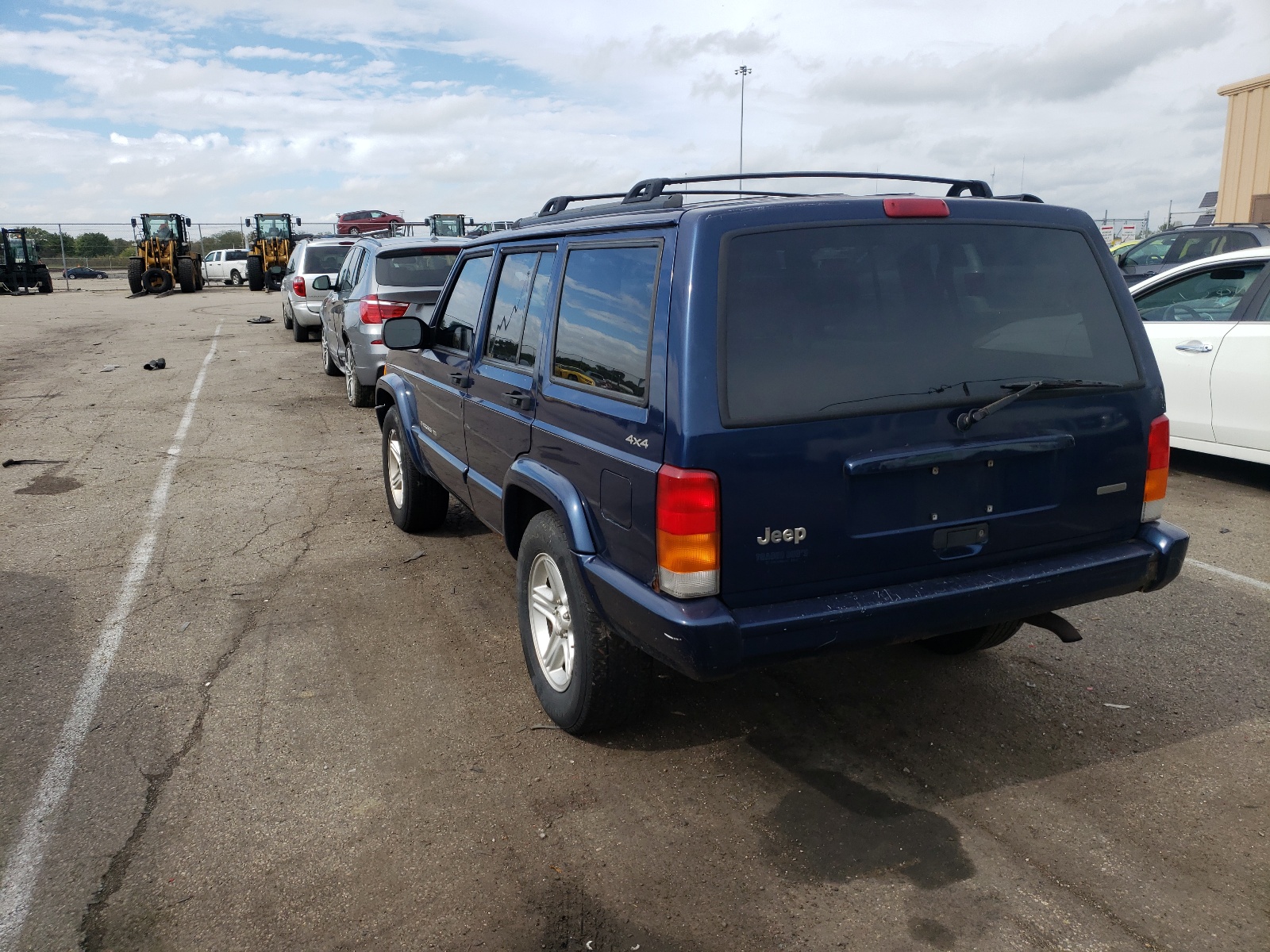 Фото 3 с аукциона – 2001 JEEP CHEROKEE C с VIN 1J4FF58S71L574391