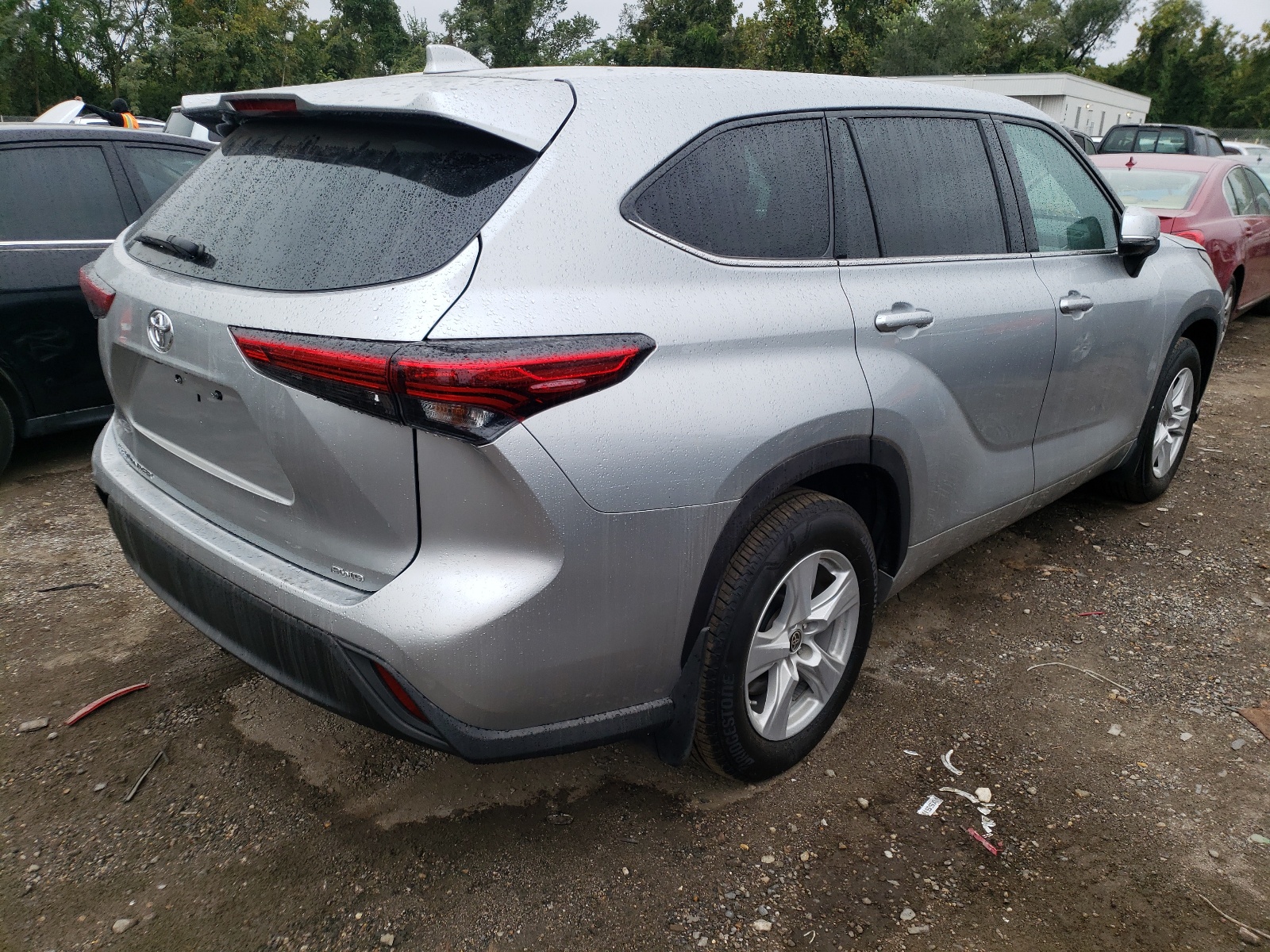 Photo 4 from auction – 2021 TOYOTA HIGHLANDER with VIN 5TDCZRBH7MS081818