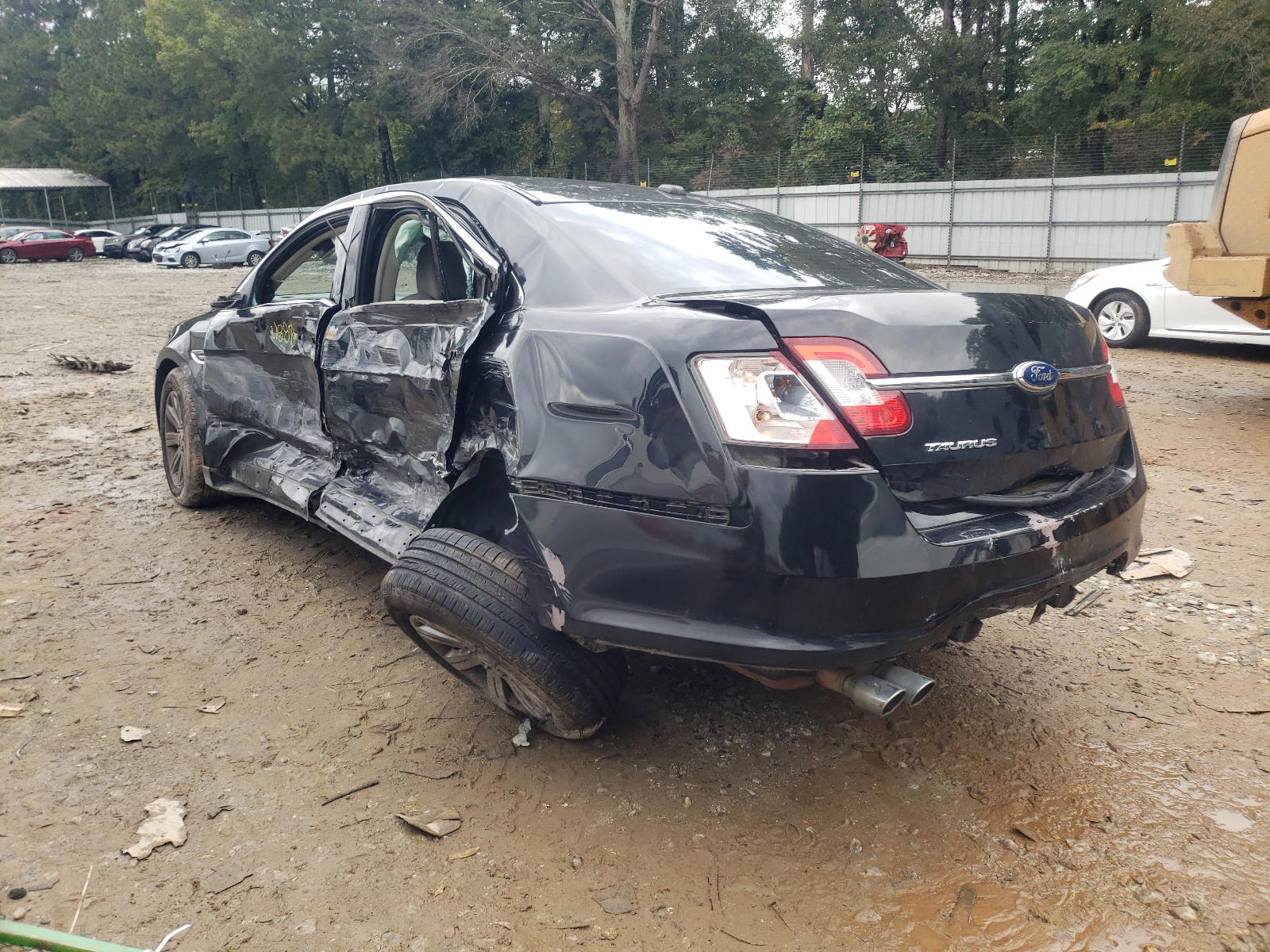 Photo 3 from auction – 2011 FORD TAURUS SE with VIN 1FAHP2DW8BG161236