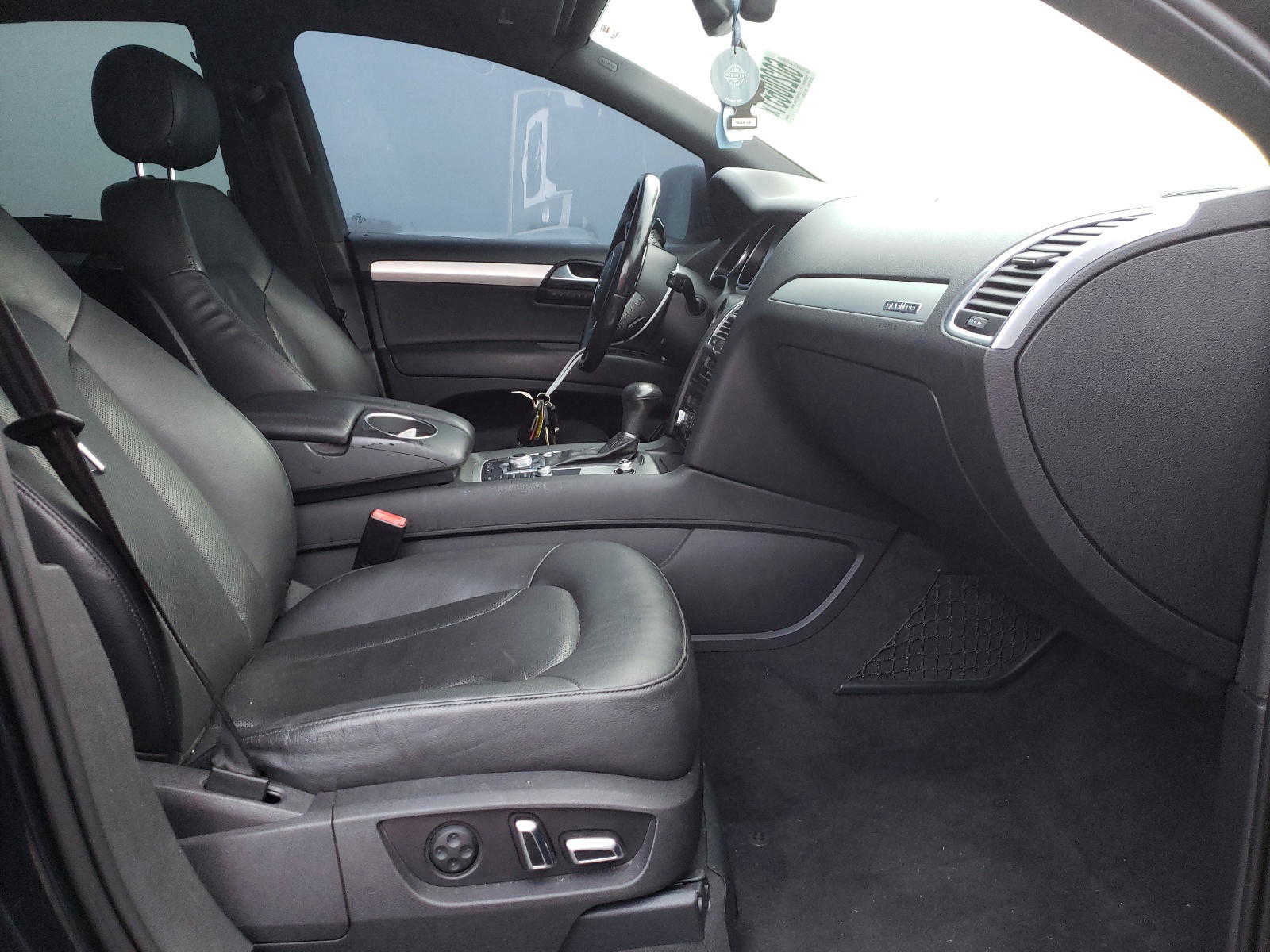 Photo 5 from auction – 2012 AUDI Q7 PRESTIG with VIN WA1DGAFE0CD005986