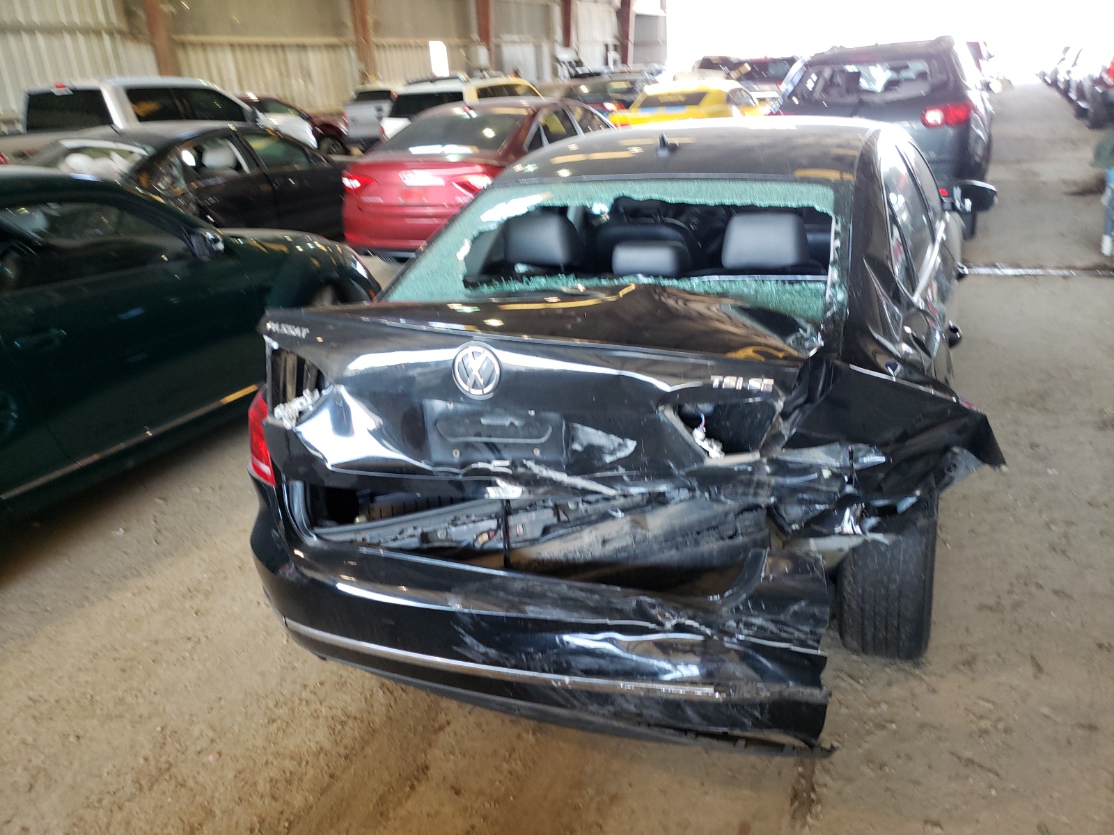Photo 9 from auction – 2015 VOLKSWAGEN PASSAT SE with VIN 1VWBS7A30FC014523