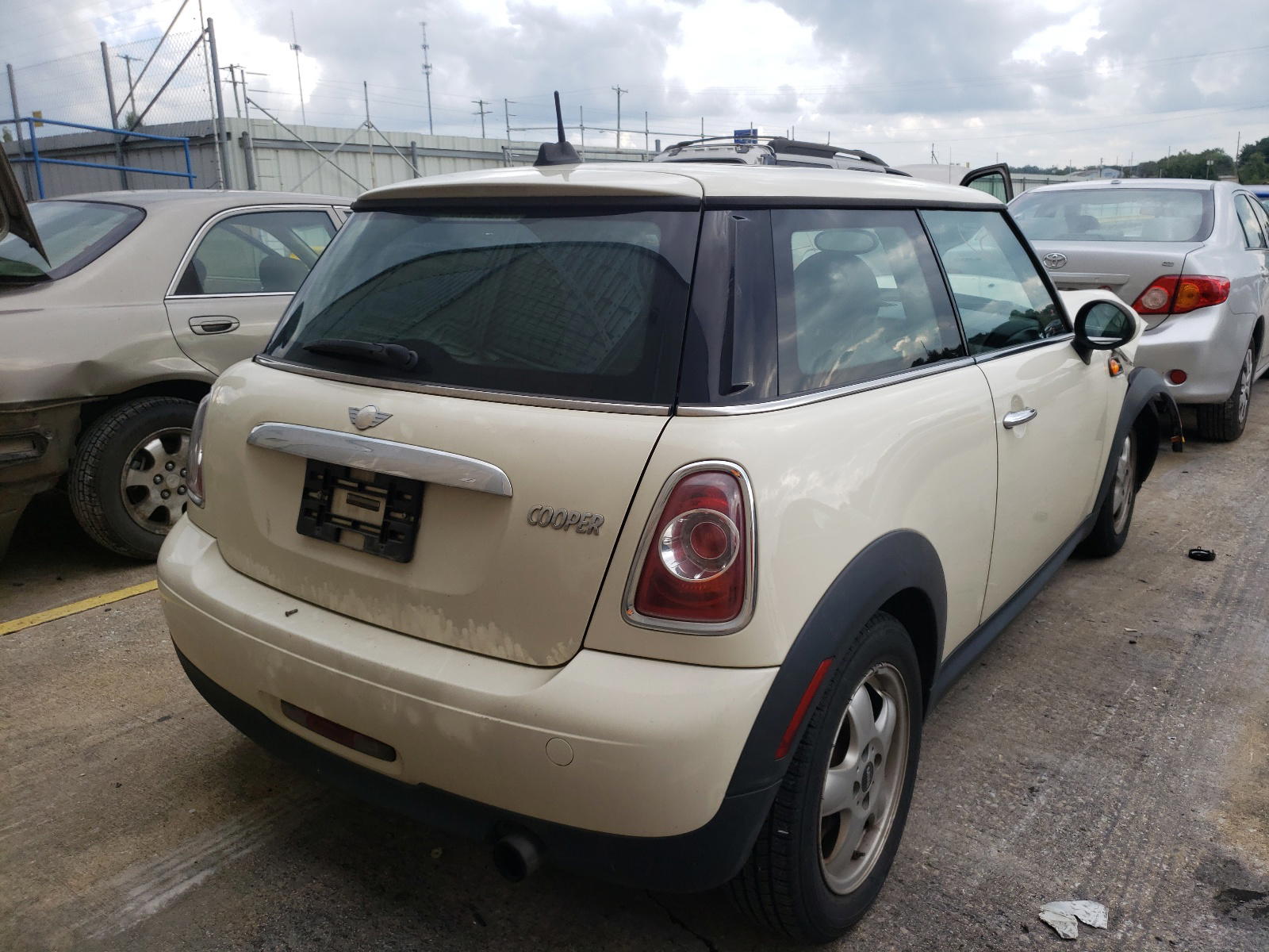 Photo 4 from auction – 2011 MINI COOPER with VIN WMWSU3C55BT093344
