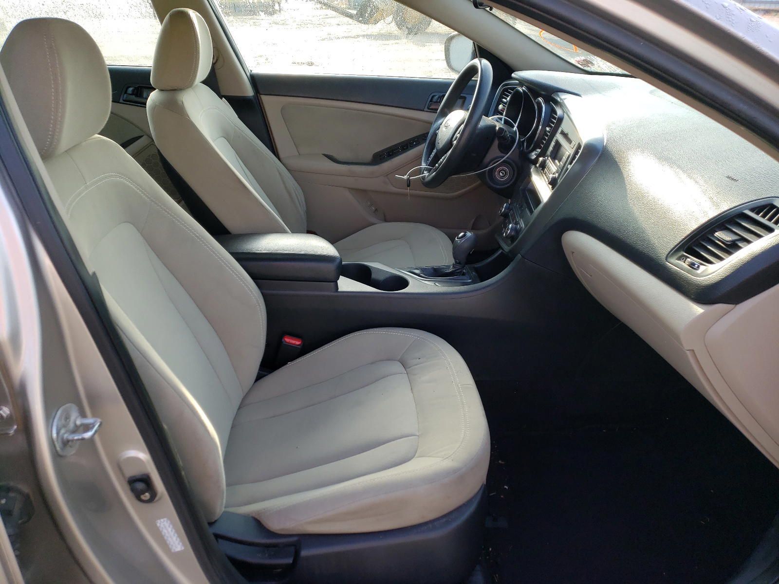 Photo 5 from auction – 2011 KIA OPTIMA LX with VIN KNAGM4A73B5175710
