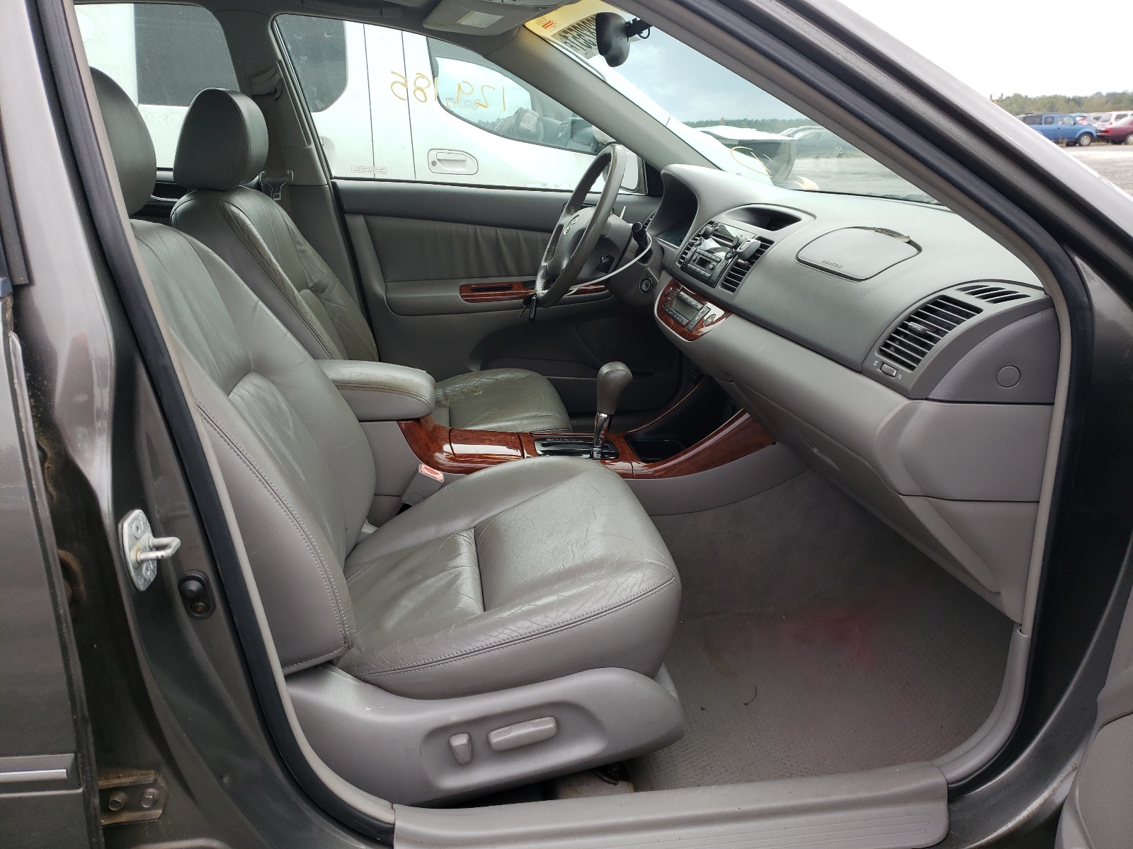 Photo 5 from auction – 2003 TOYOTA CAMRY LE with VIN 4T1BE32KX3U686681