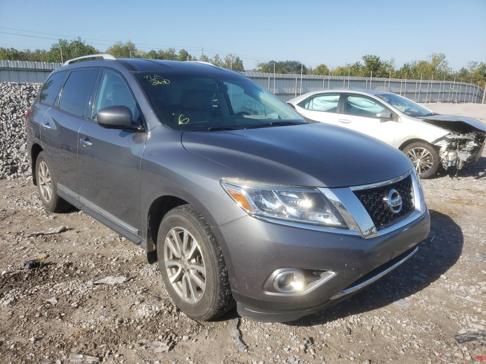NISSAN PATHFINDER 2016 with VIN 5N1AR2MN4GC627249 - Photo from auction