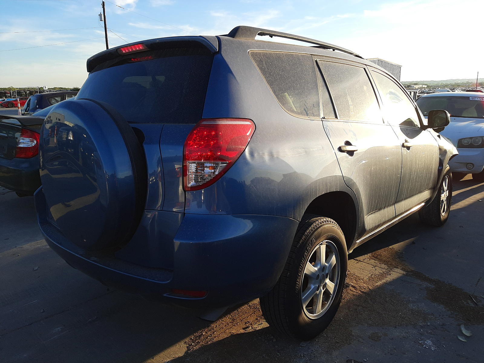Photo 4 from auction – 2007 TOYOTA RAV4 with VIN JTMZD33V375061179