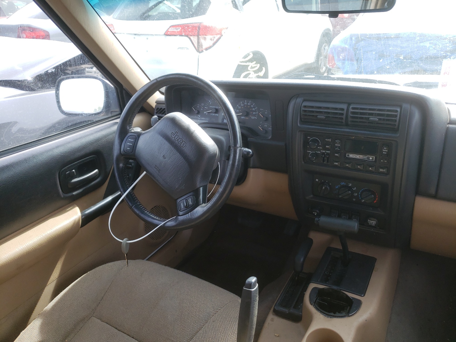 Photo 9 from auction – 1999 JEEP CHEROKEE S with VIN 1J4FF68S7XL517963