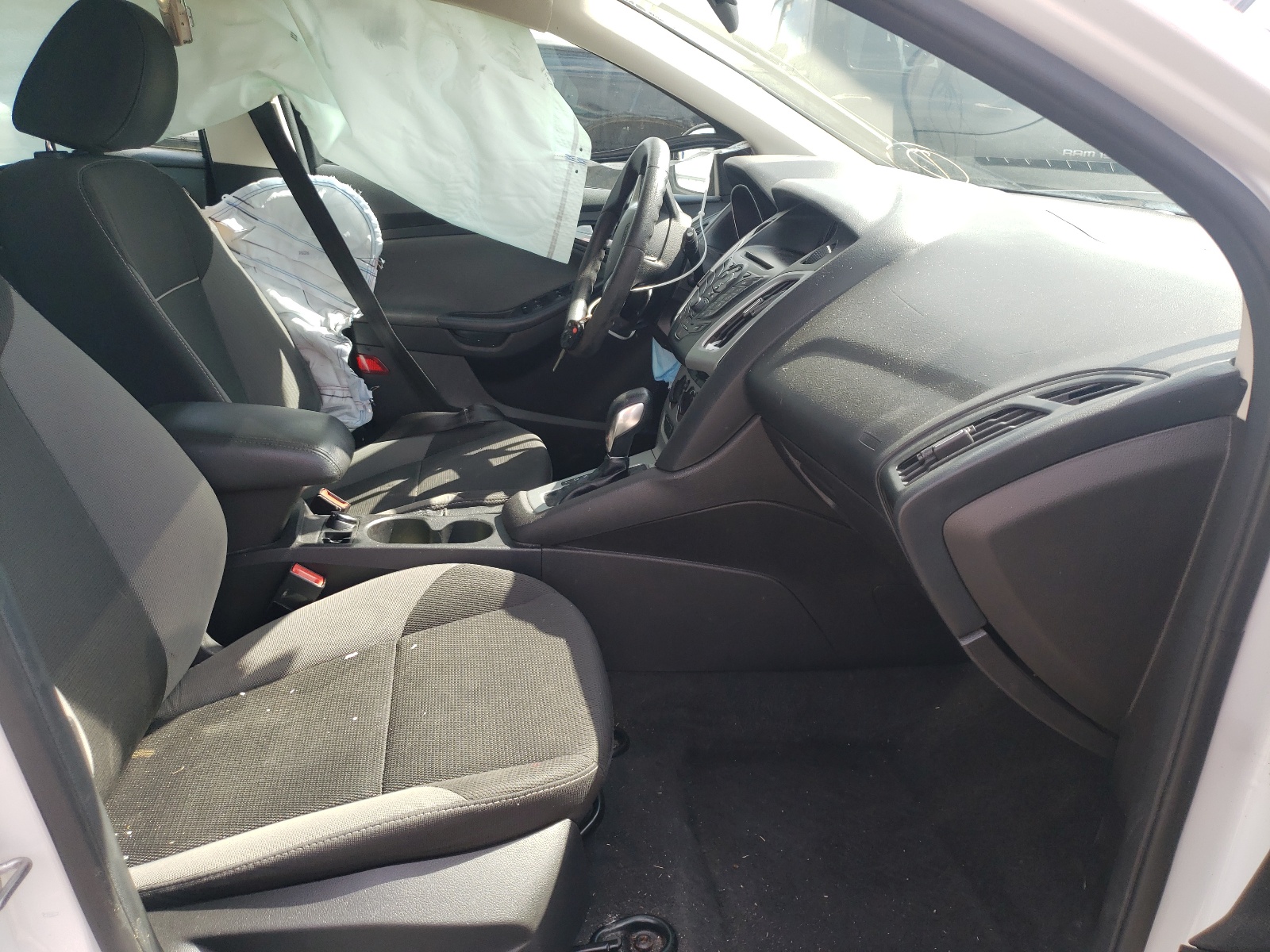 صورة رقم 5 من المزاد - 2014 FORD FOCUS SE مع VIN 1FADP3K23EL225439