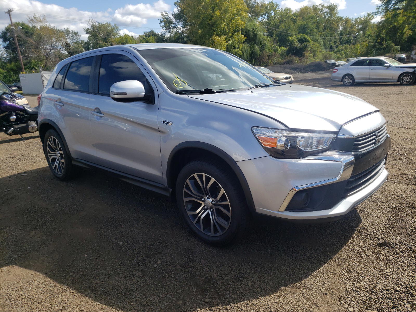 MITSUBISHI OUTLANDER 2017 with VIN JA4AR3AU1HZ005447 - Photo from auction