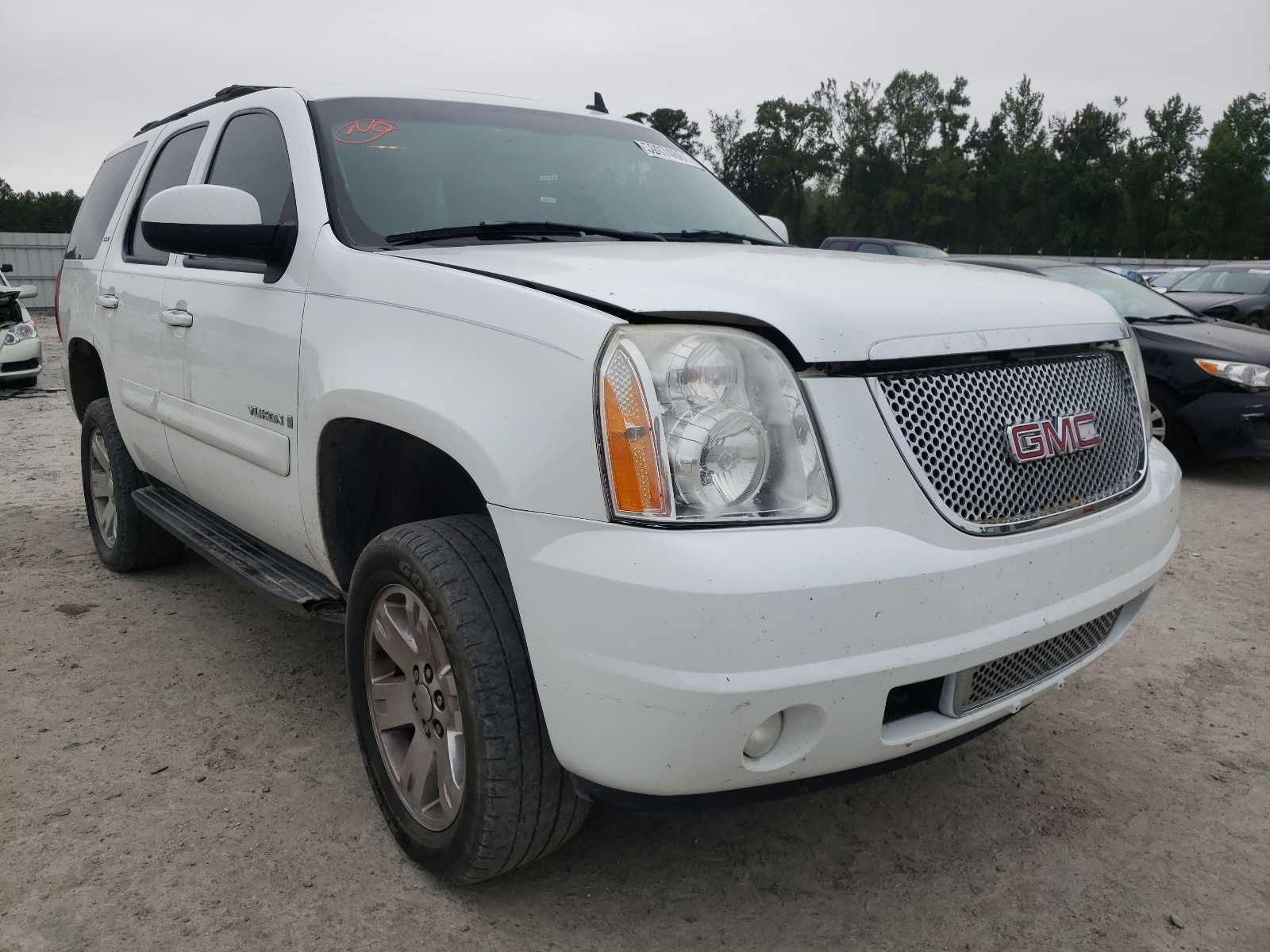 Photo 1 from auction – 2007 GMC YUKON with VIN 1GKFC13027R226747